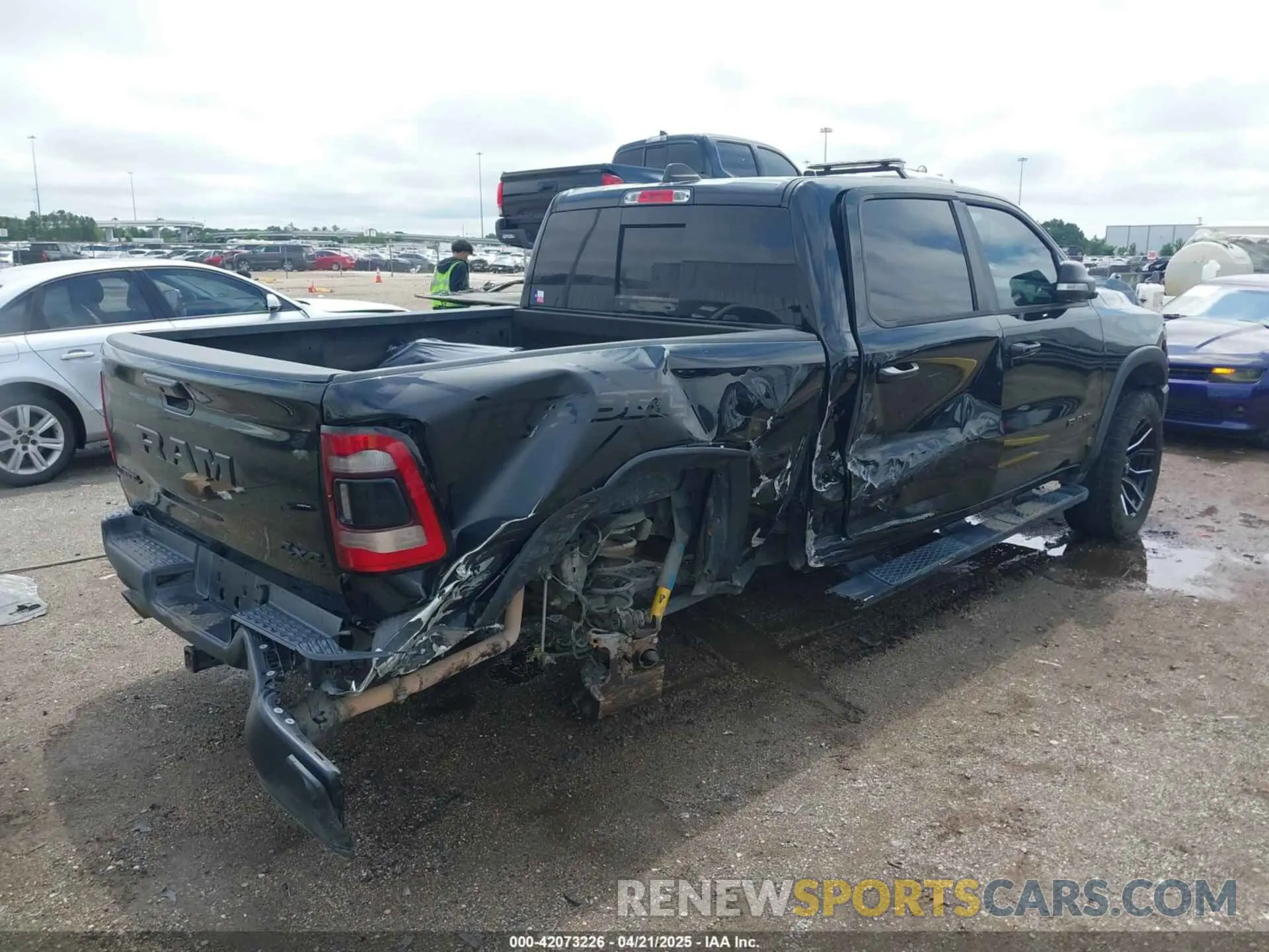 4 Photograph of a damaged car 1C6SRFLT7LN289562 RAM 1500 2020