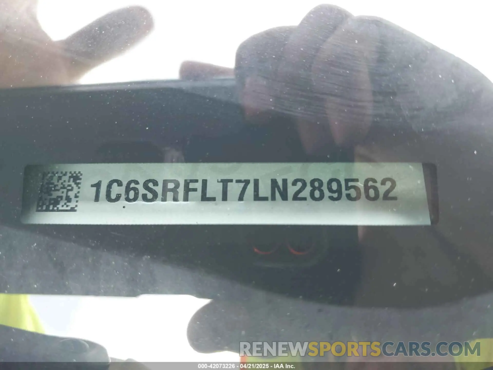 9 Photograph of a damaged car 1C6SRFLT7LN289562 RAM 1500 2020
