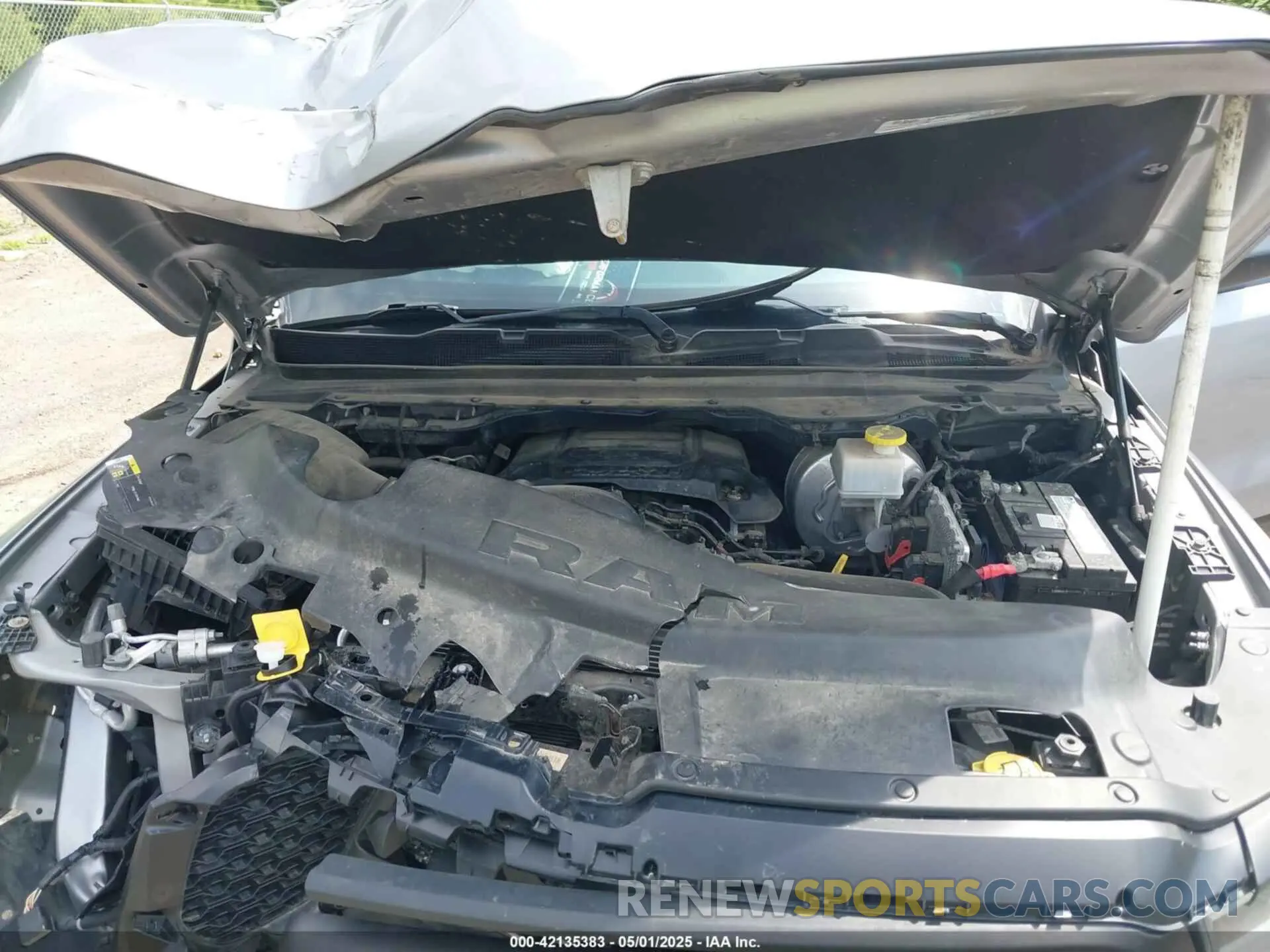 10 Photograph of a damaged car 1C6SRFLT8LN229872 RAM 1500 2020