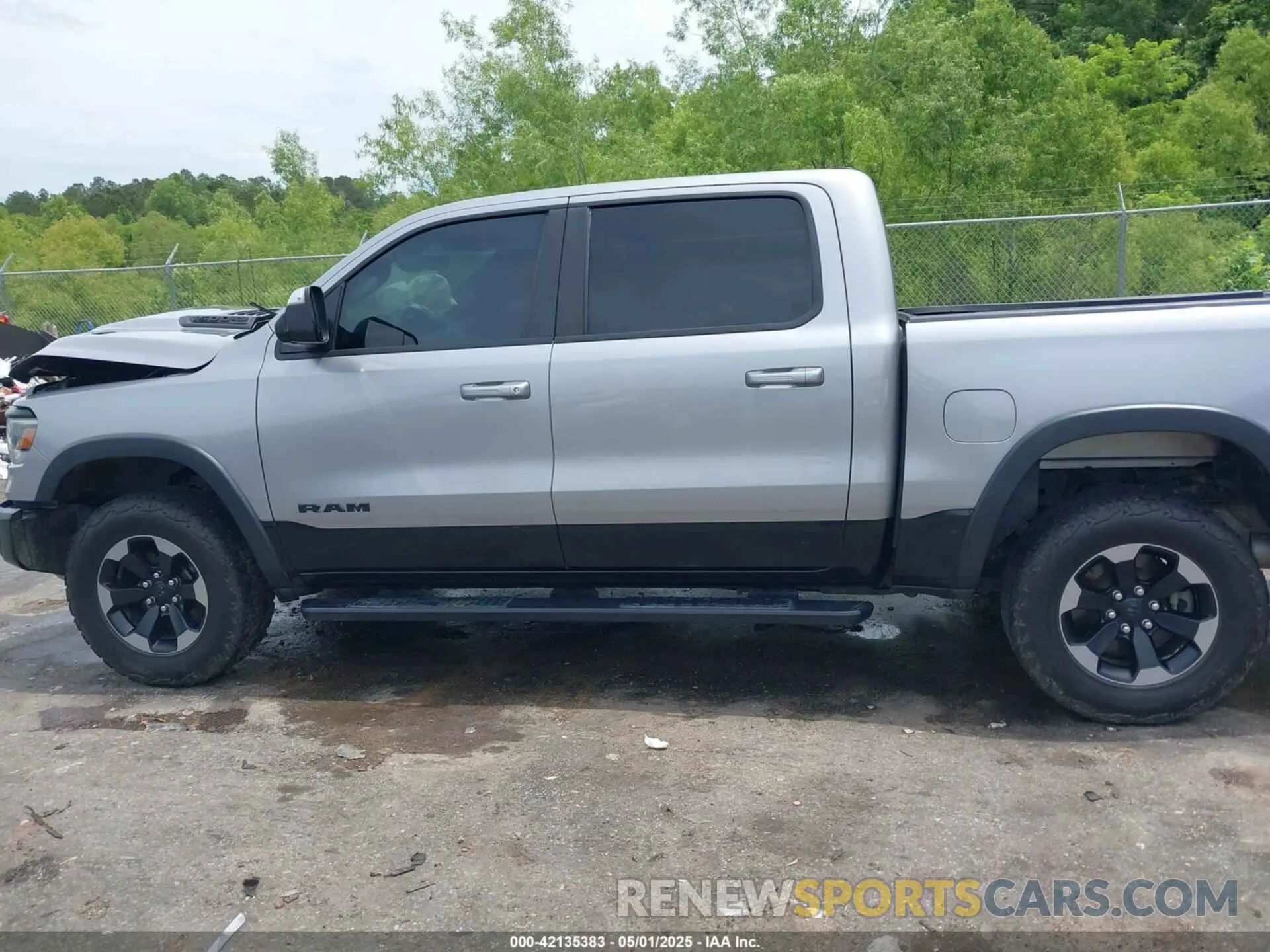 15 Photograph of a damaged car 1C6SRFLT8LN229872 RAM 1500 2020