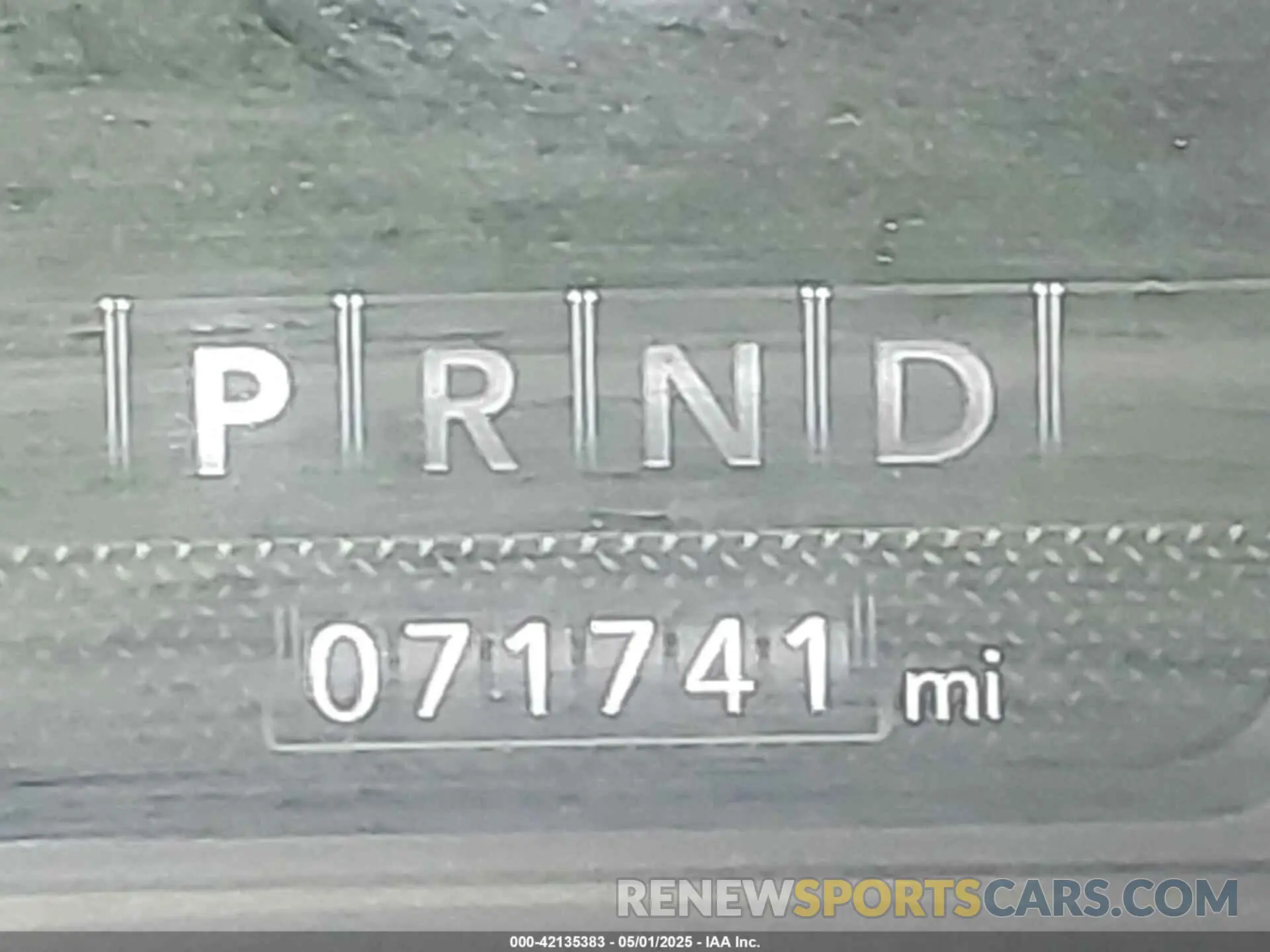 16 Photograph of a damaged car 1C6SRFLT8LN229872 RAM 1500 2020