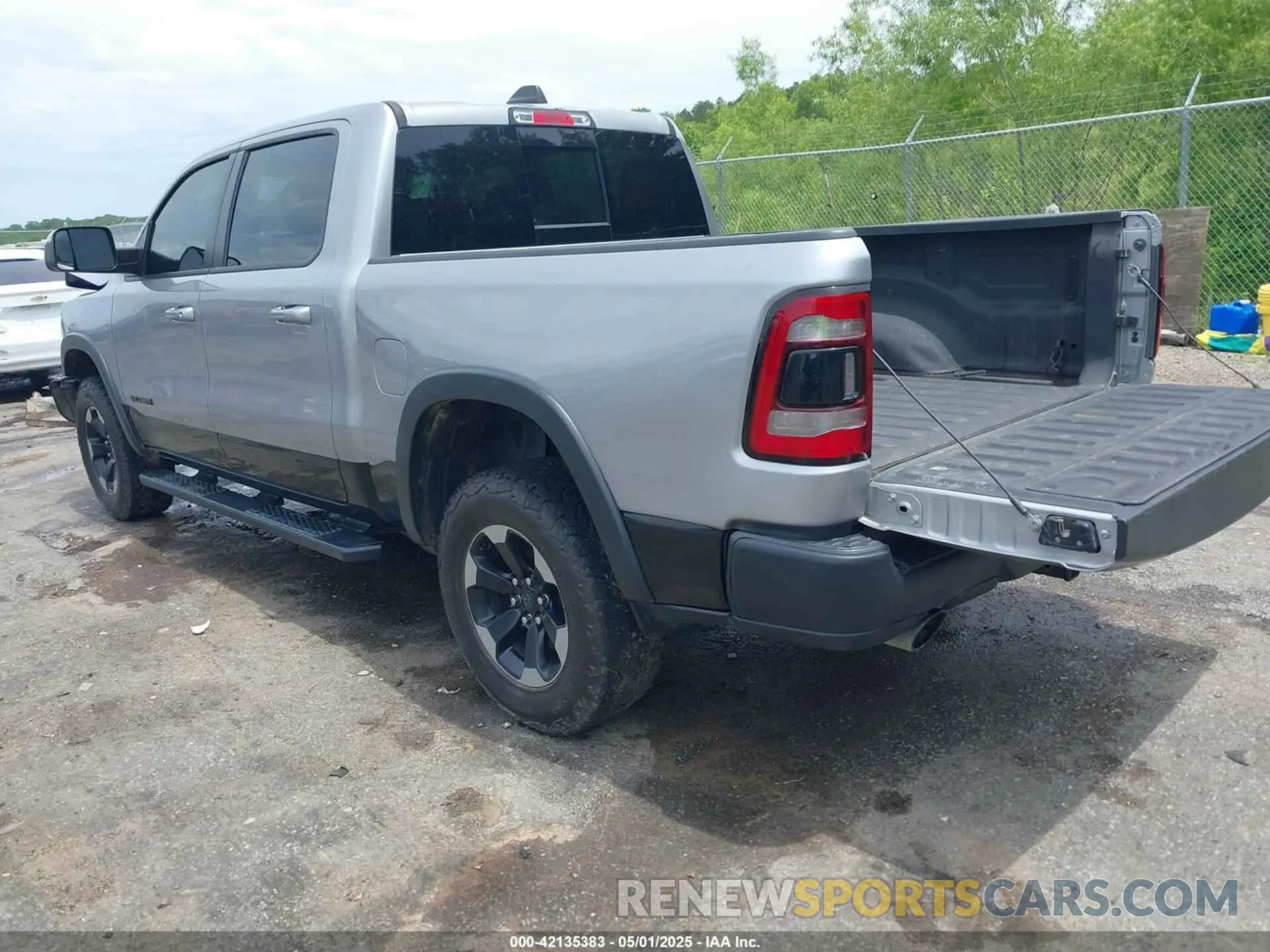 3 Photograph of a damaged car 1C6SRFLT8LN229872 RAM 1500 2020