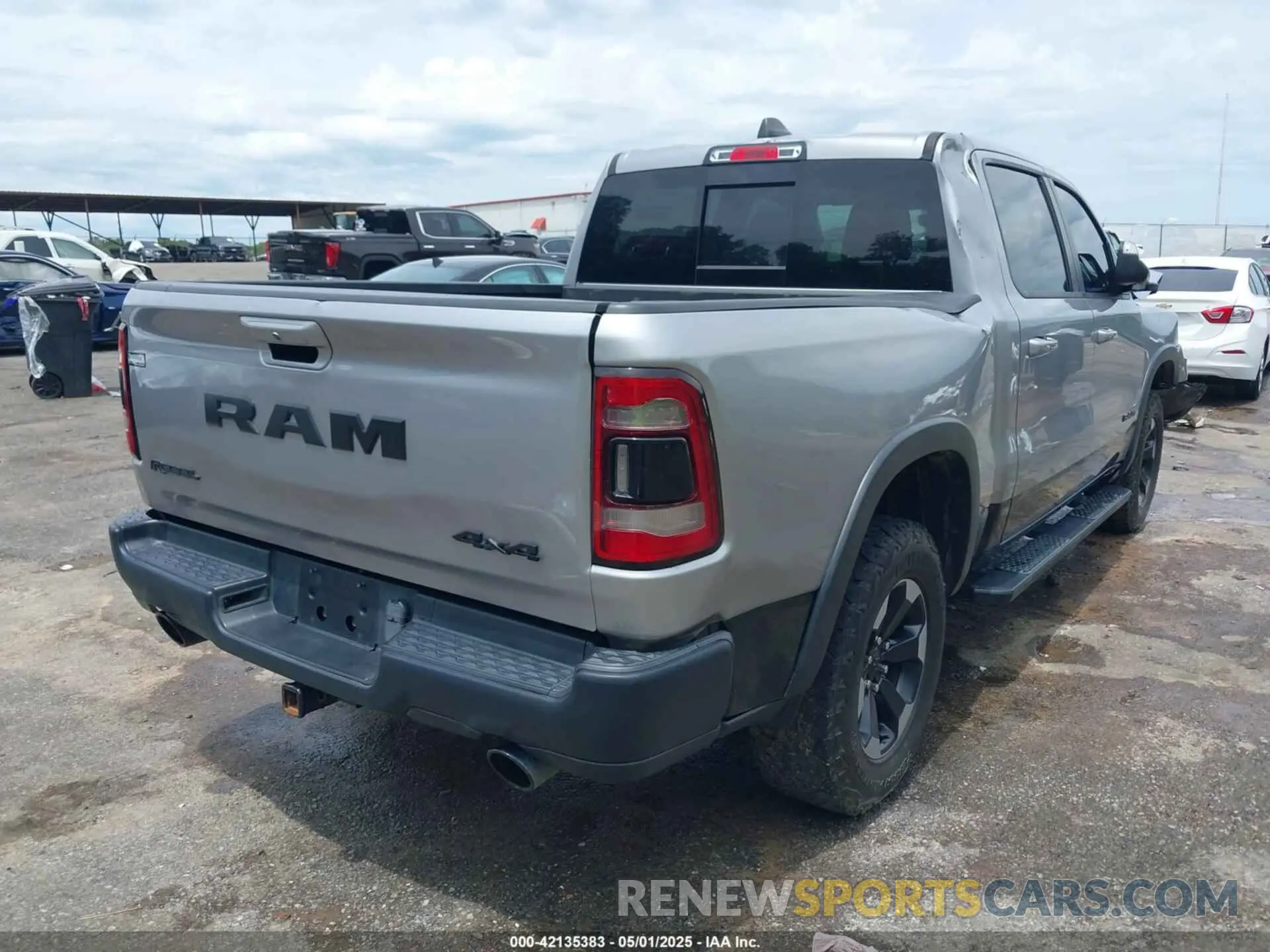 4 Photograph of a damaged car 1C6SRFLT8LN229872 RAM 1500 2020