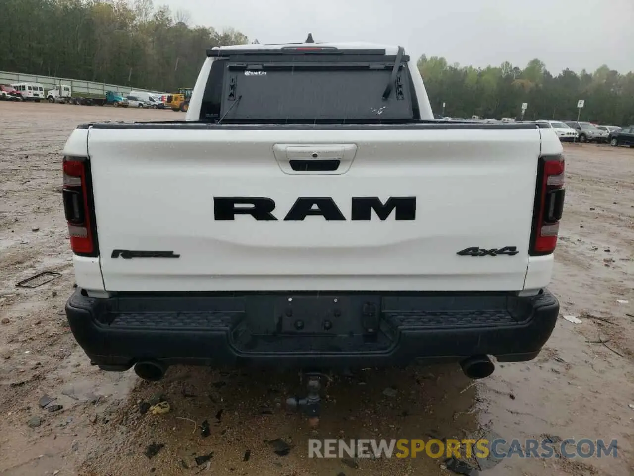 6 Photograph of a damaged car 1C6SRFLT9LN356100 RAM 1500 2020