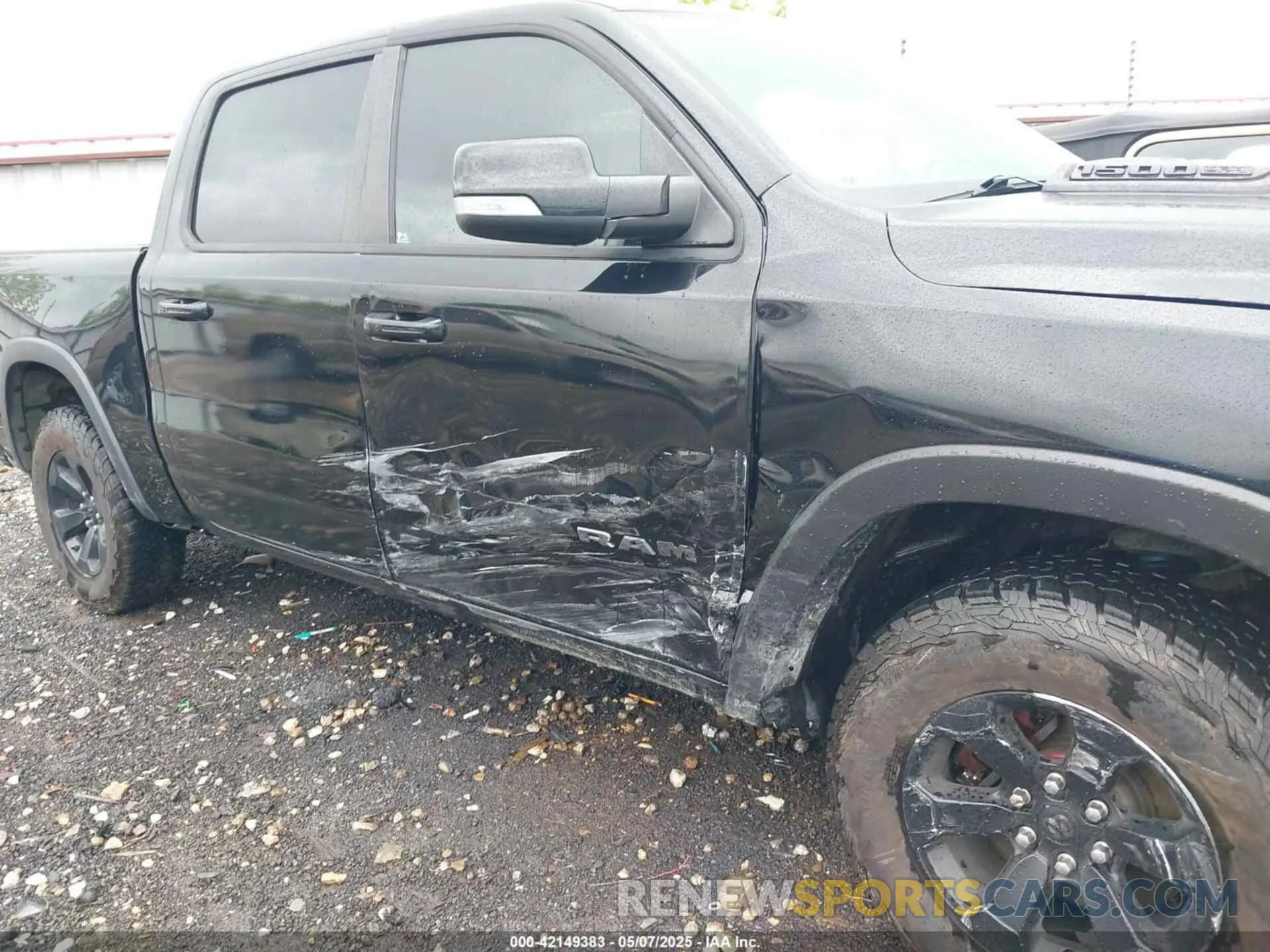 6 Photograph of a damaged car 1C6SRFLTXLN299096 RAM 1500 2020