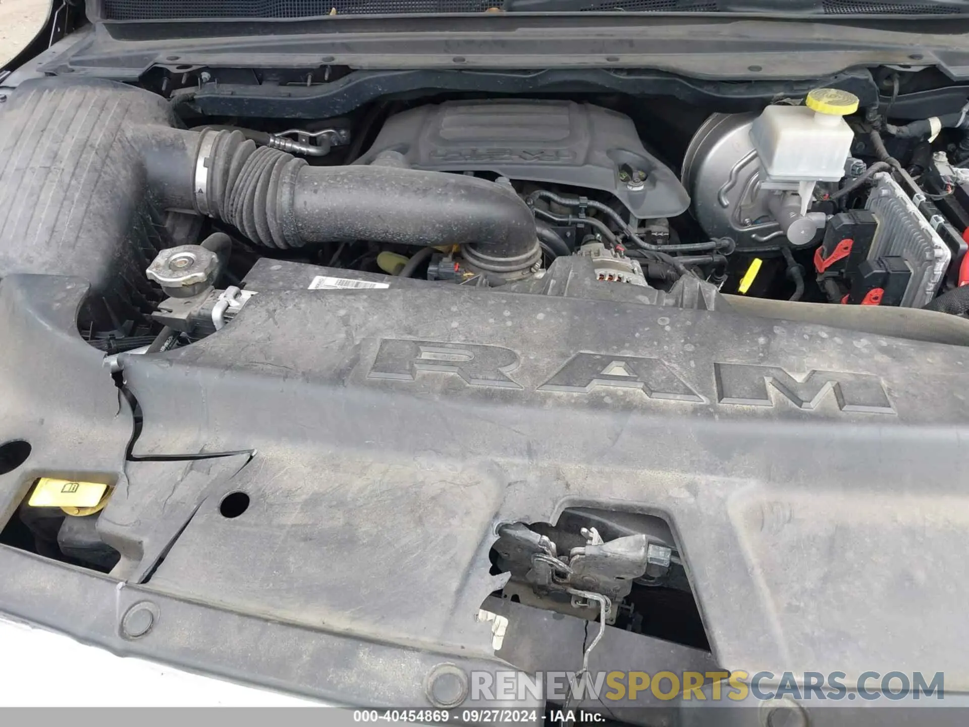 10 Photograph of a damaged car 1C6SRFMT3LN143125 RAM 1500 2020