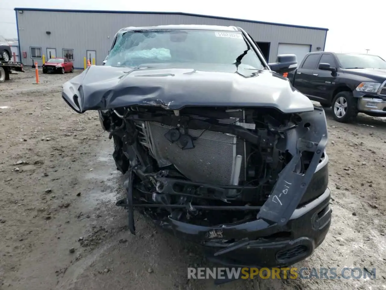 5 Photograph of a damaged car 1C6SRFMT3LN175492 RAM 1500 2020