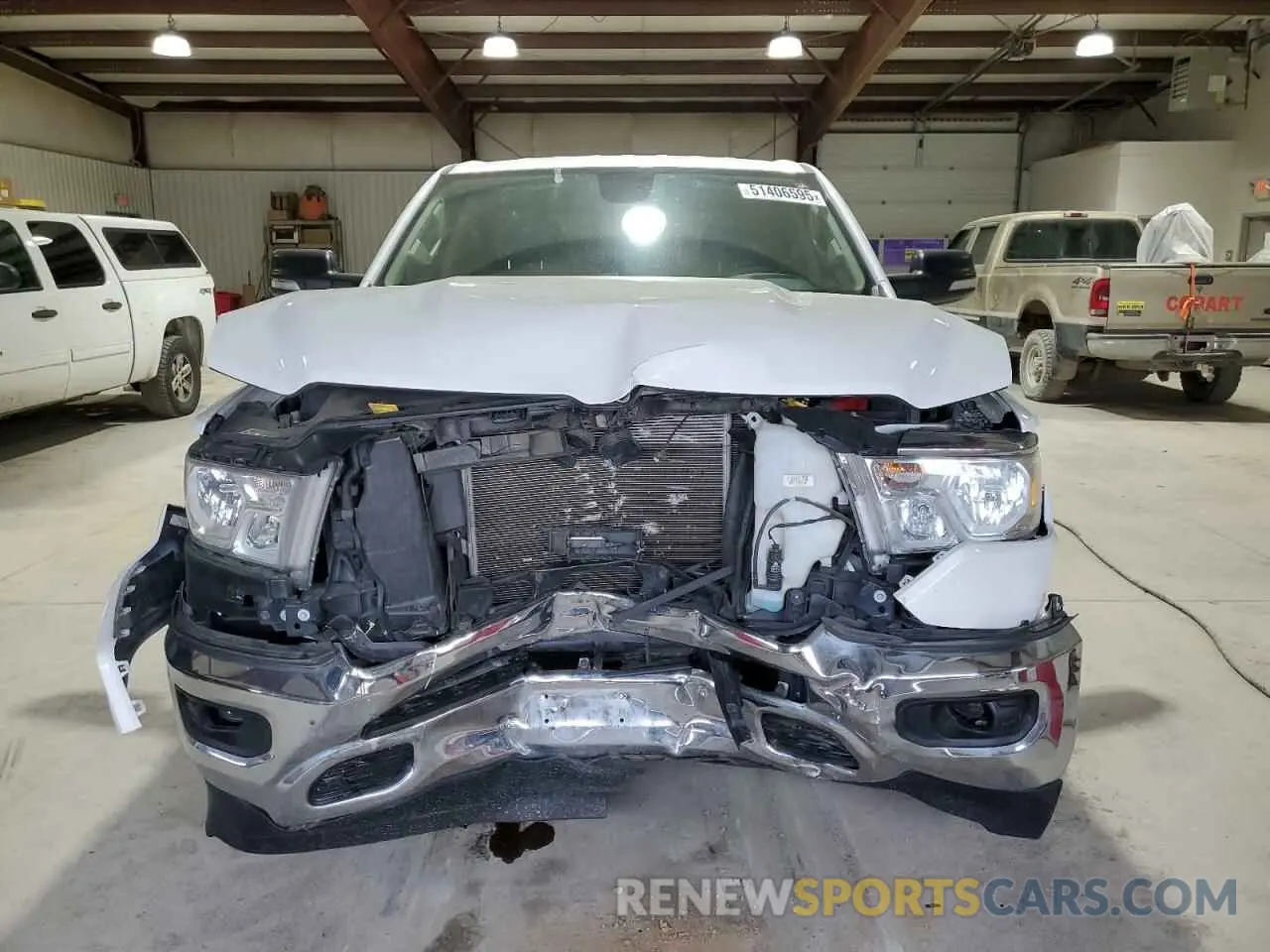 5 Photograph of a damaged car 1C6SRFMT6LN339656 RAM 1500 2020