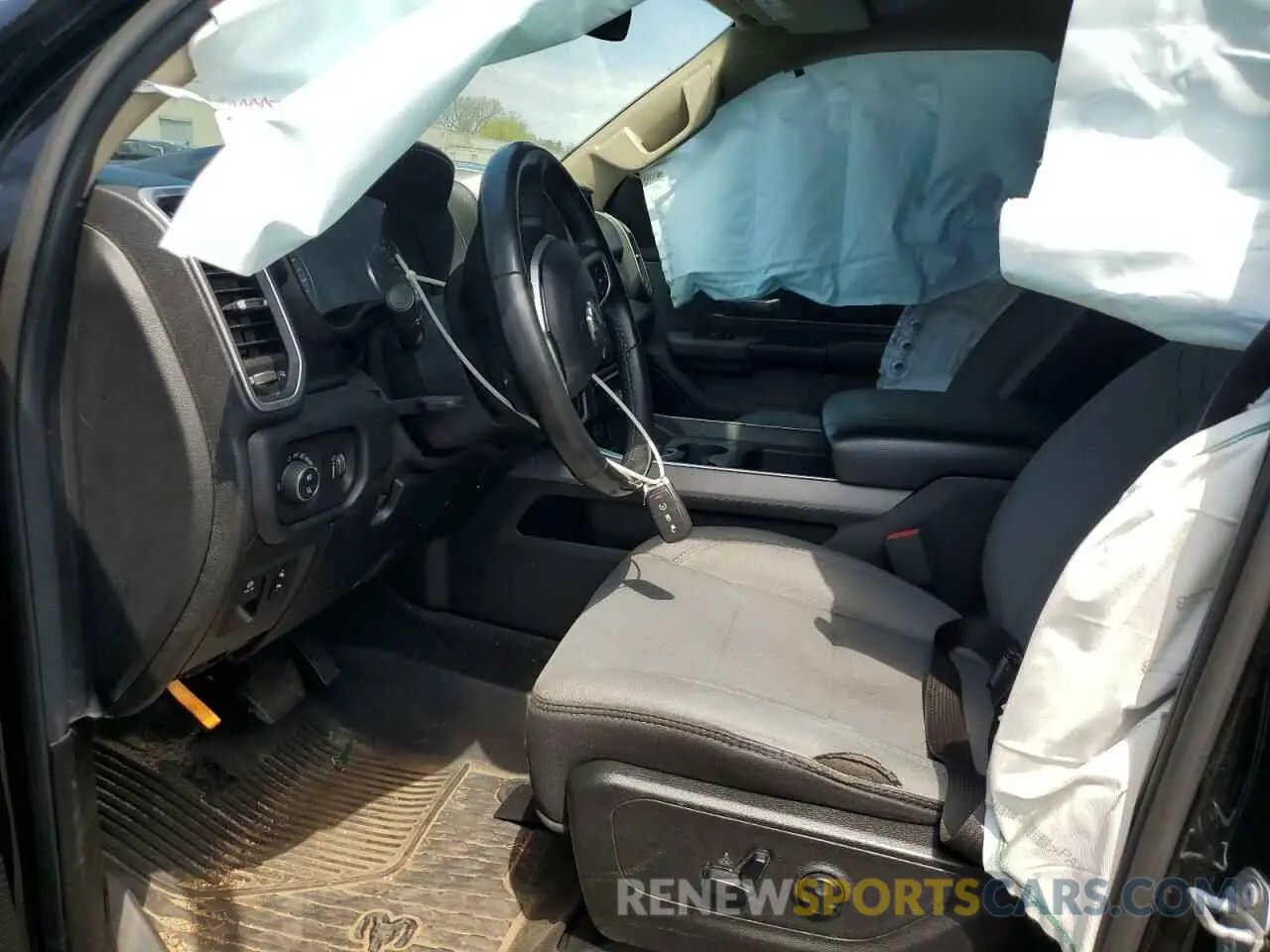 7 Photograph of a damaged car 1C6SRFMT8LN223701 RAM 1500 2020