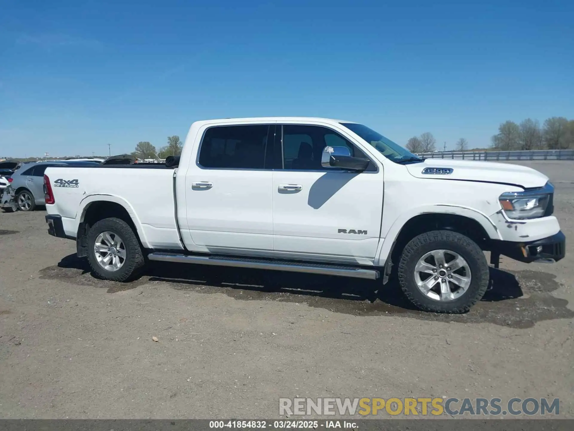 13 Photograph of a damaged car 1C6SRFRT5LN279572 RAM 1500 2020