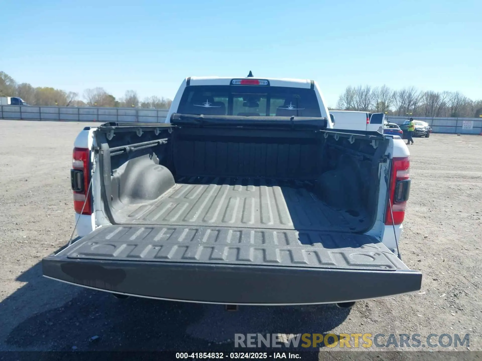 17 Photograph of a damaged car 1C6SRFRT5LN279572 RAM 1500 2020