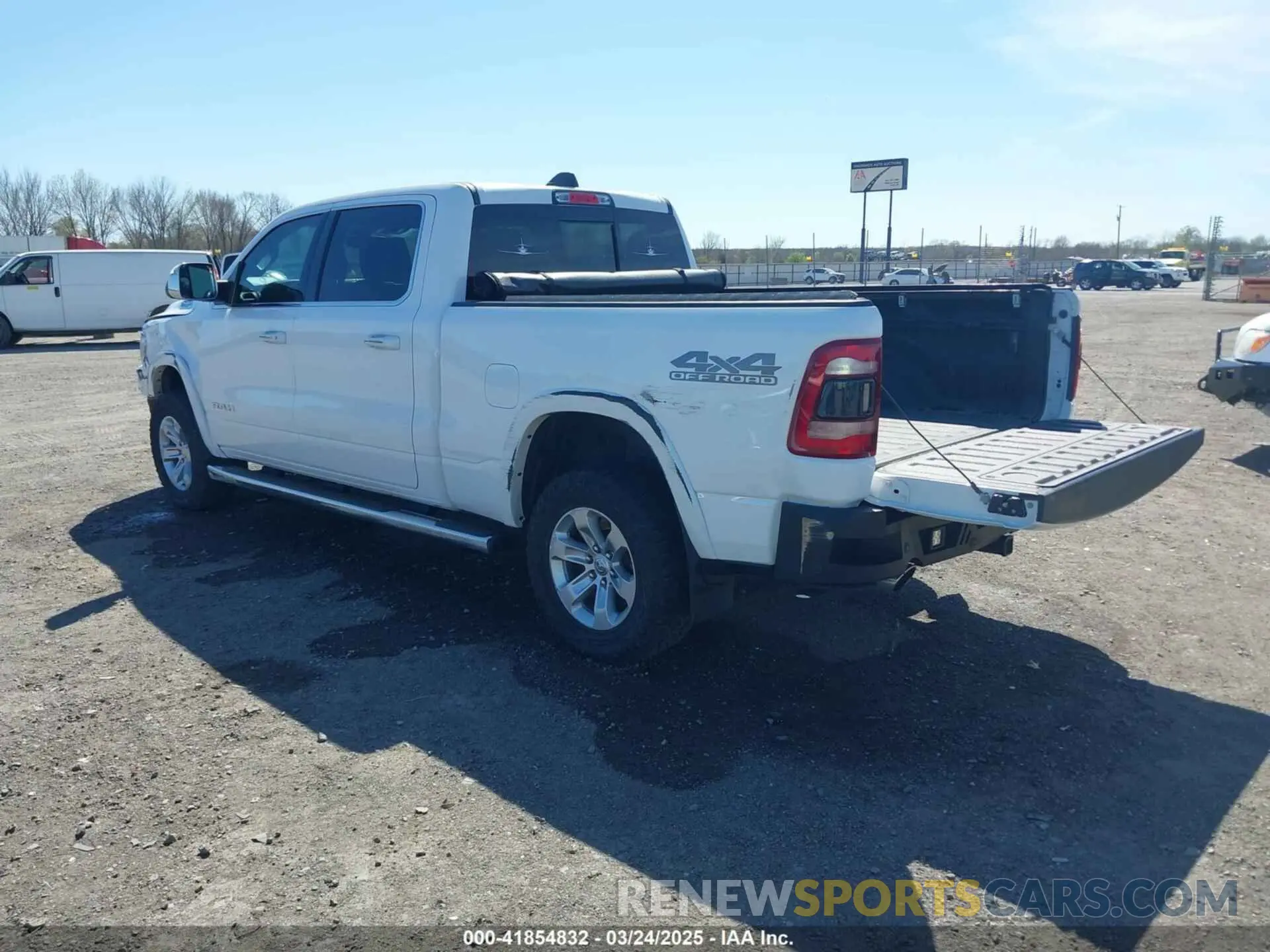 3 Photograph of a damaged car 1C6SRFRT5LN279572 RAM 1500 2020