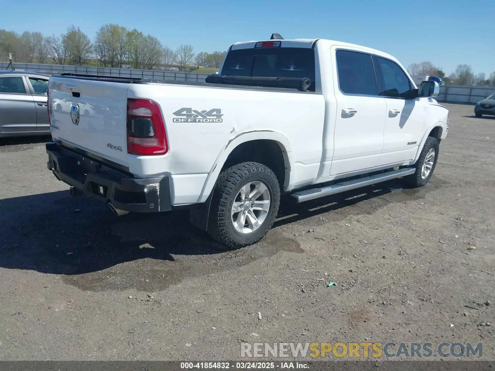 4 Photograph of a damaged car 1C6SRFRT5LN279572 RAM 1500 2020