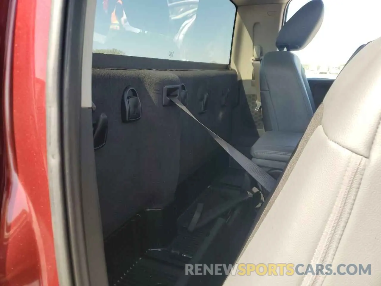 10 Photograph of a damaged car 3C6JR6AG0LG122499 RAM 1500 2020