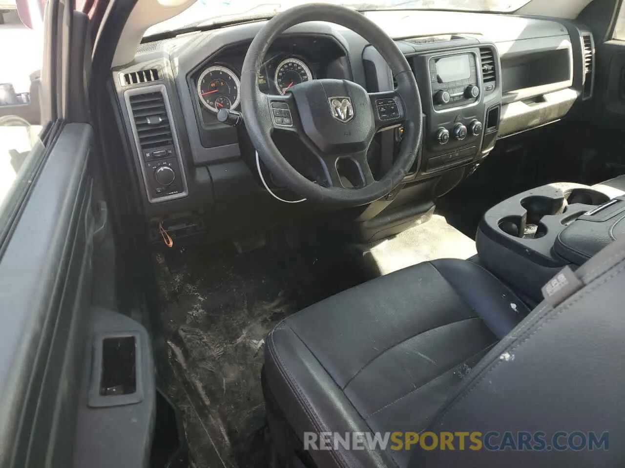 8 Photograph of a damaged car 3C6JR6AG0LG122499 RAM 1500 2020