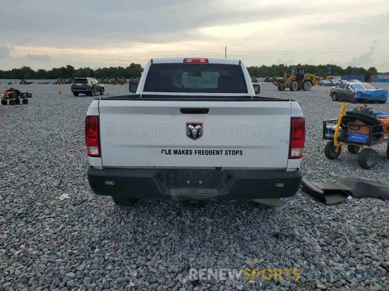 6 Photograph of a damaged car 3C6JR6AG8LG210913 RAM 1500 2020