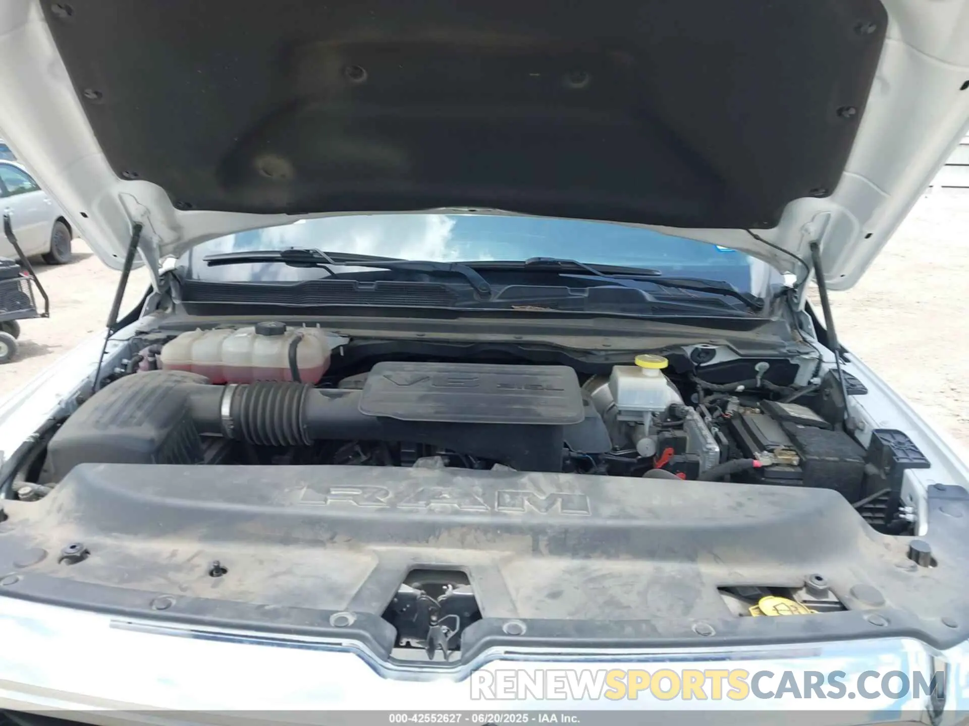 10 Photograph of a damaged car 1C6RREBG0MN752690 RAM 1500 2021