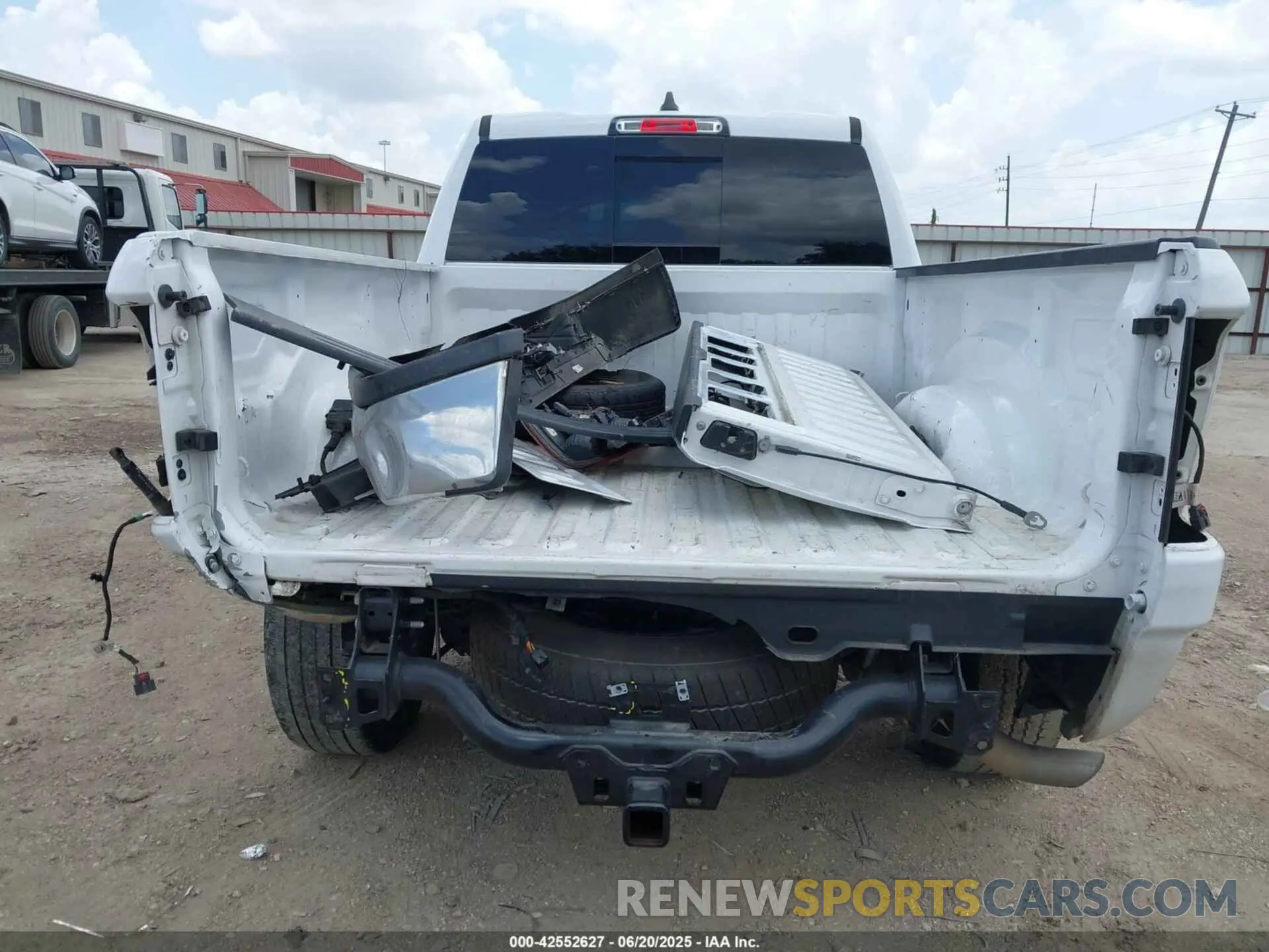 17 Photograph of a damaged car 1C6RREBG0MN752690 RAM 1500 2021