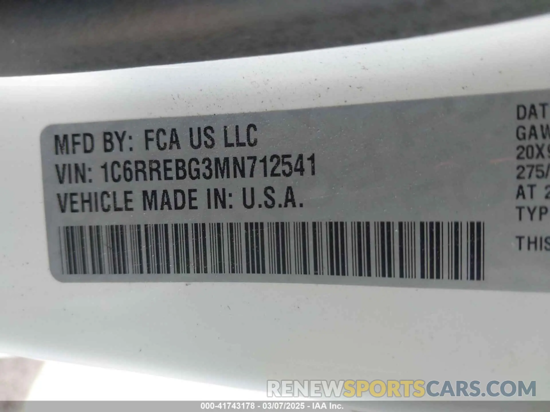 9 Photograph of a damaged car 1C6RREBG3MN712541 RAM 1500 2021