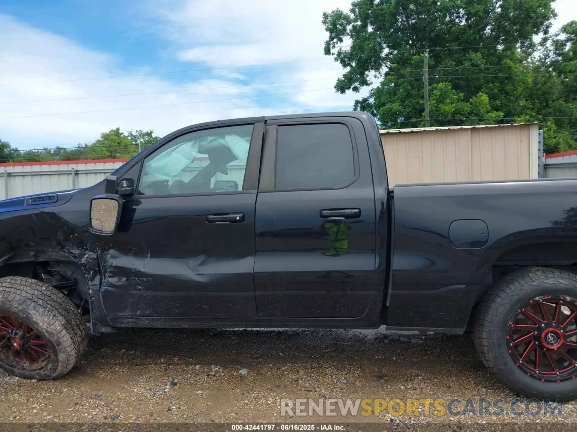 14 Photograph of a damaged car 1C6RREBG5MN820885 RAM 1500 2021