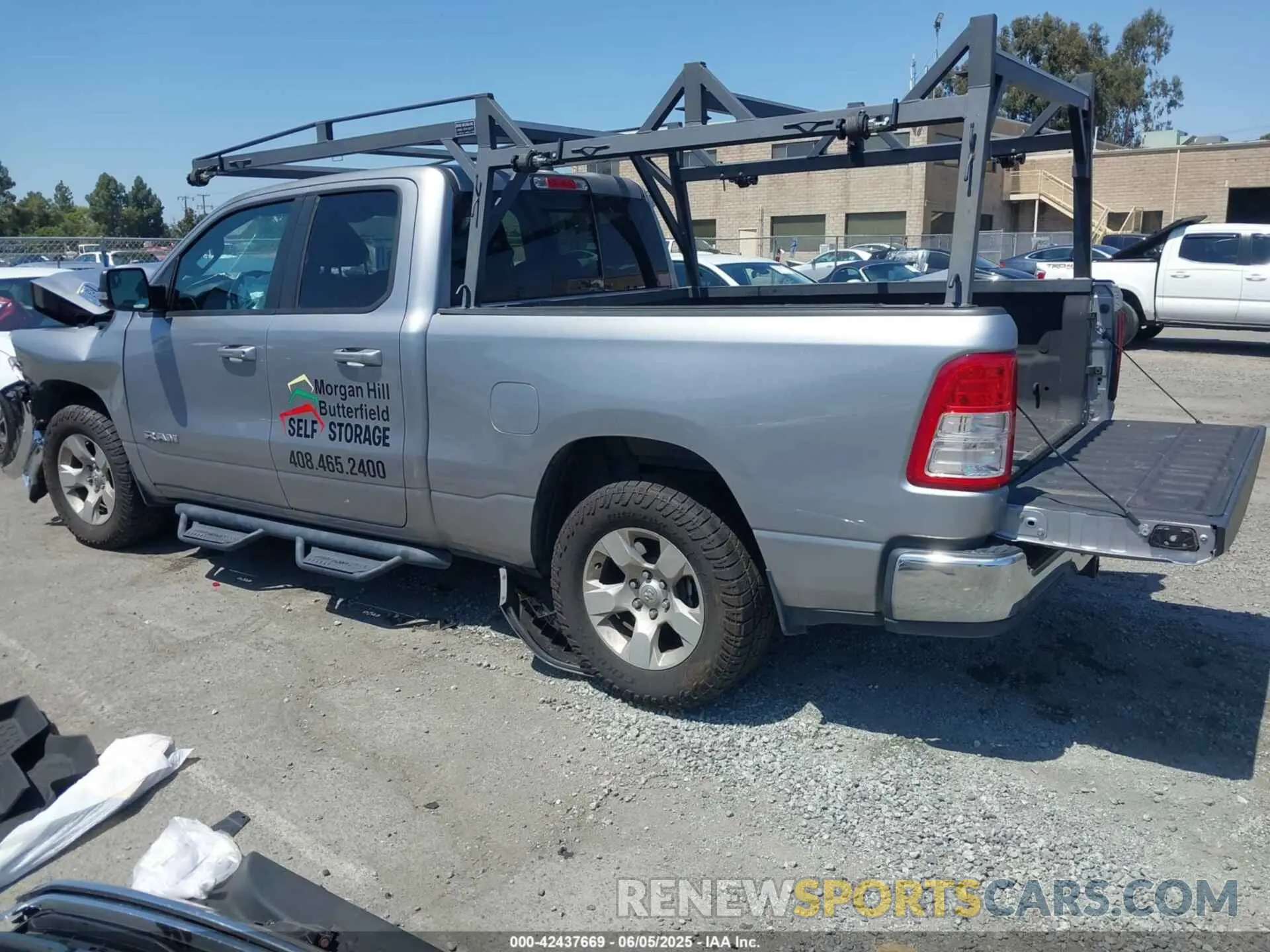 3 Photograph of a damaged car 1C6RREBG9MN681473 RAM 1500 2021