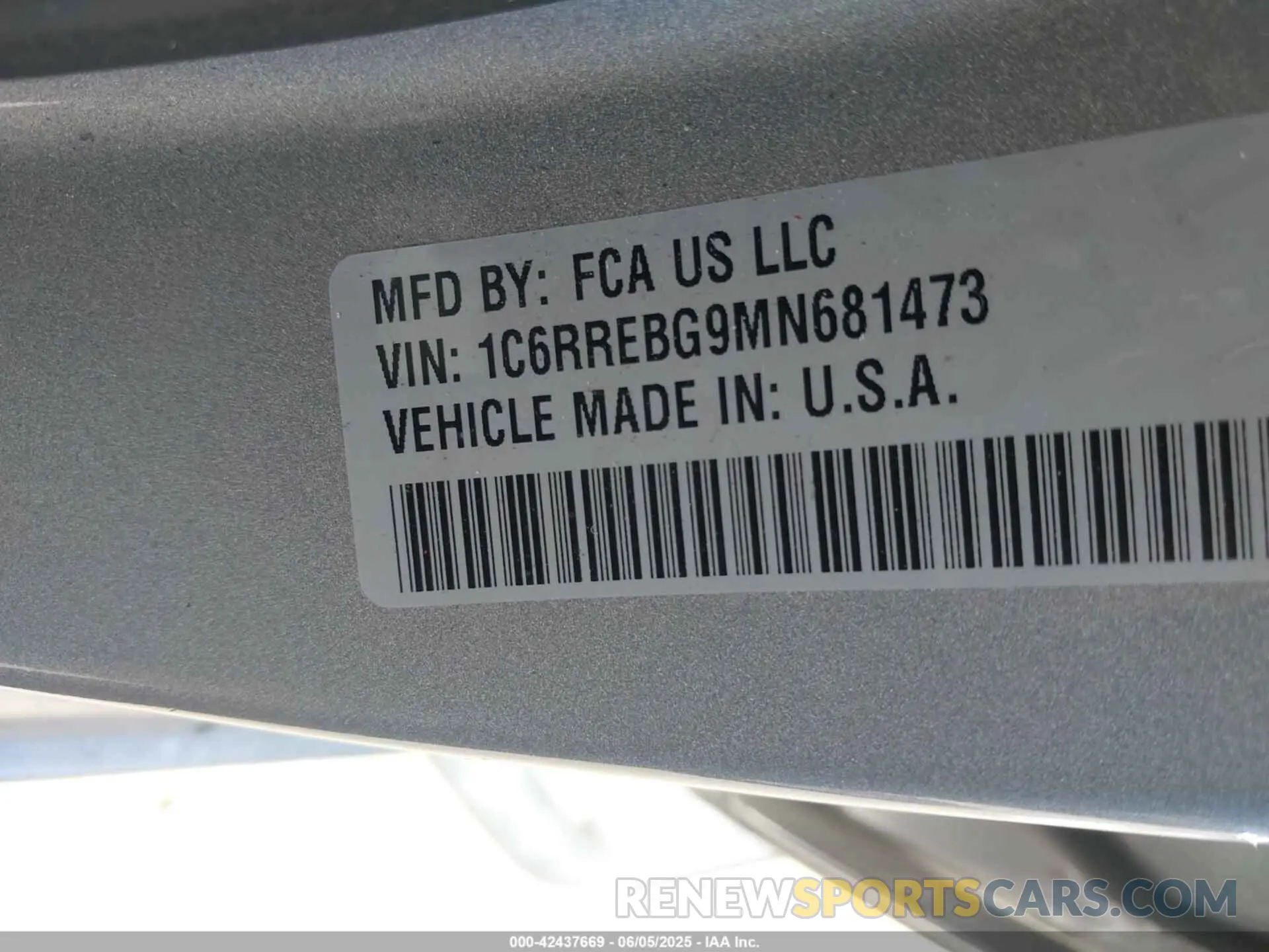 9 Photograph of a damaged car 1C6RREBG9MN681473 RAM 1500 2021