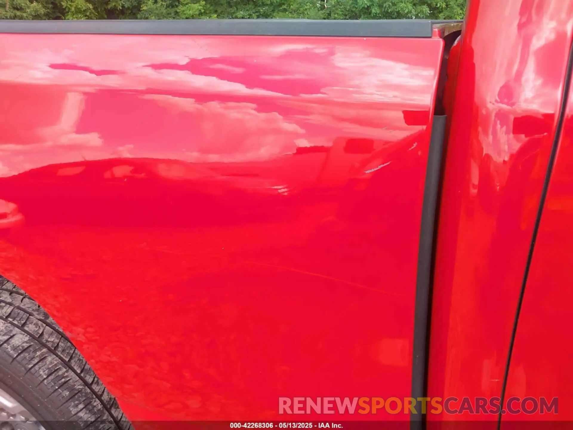 20 Photograph of a damaged car 1C6RREBT0MN828129 RAM 1500 2021