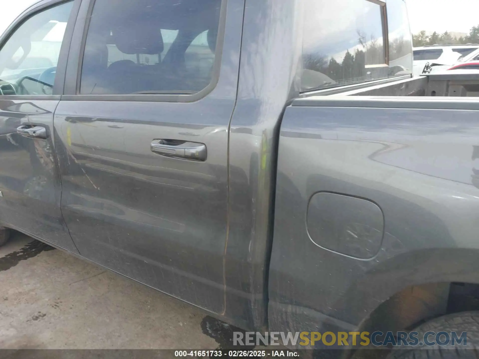 14 Photograph of a damaged car 1C6RREFG5MN802090 RAM 1500 2021