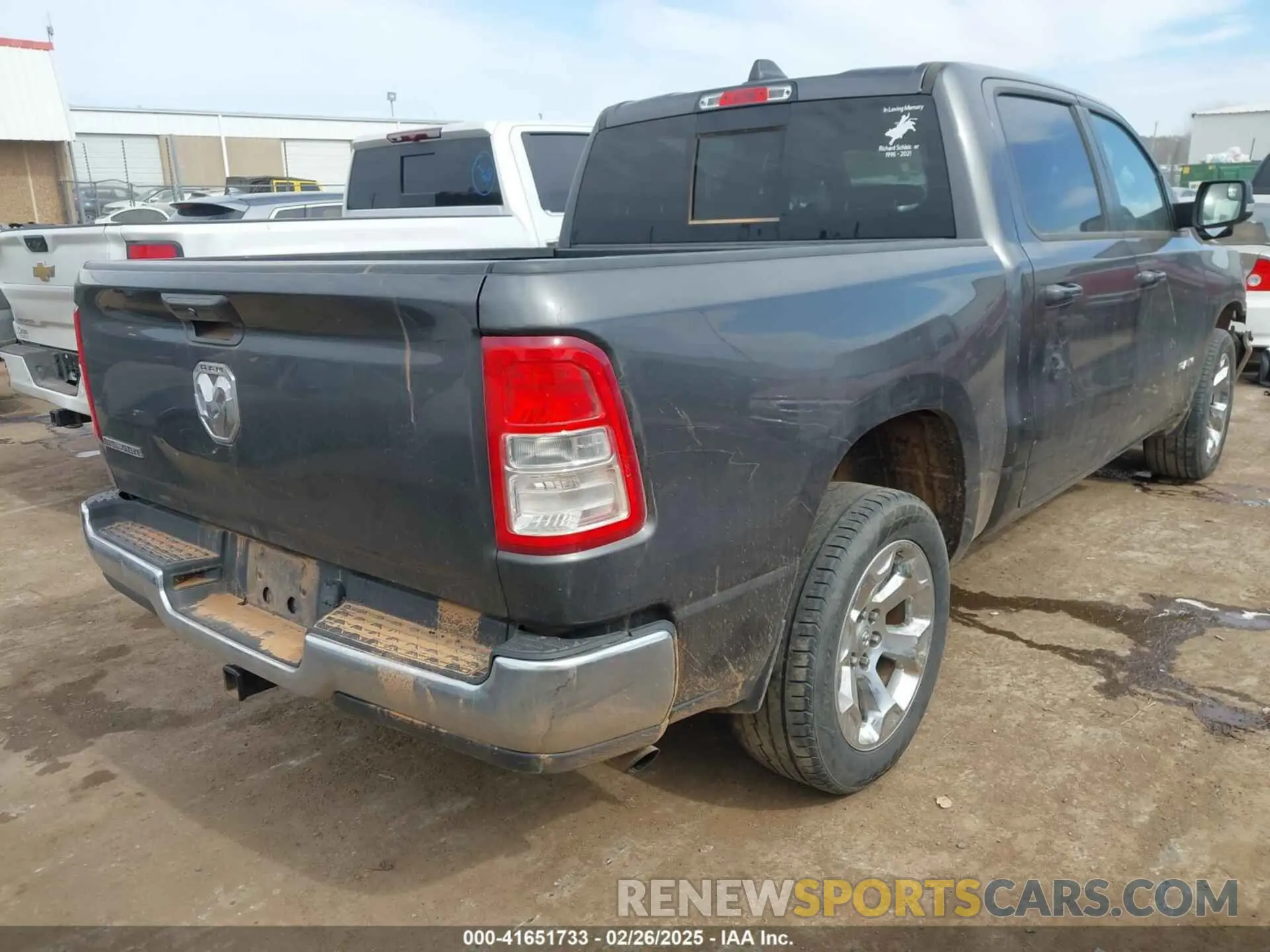 4 Photograph of a damaged car 1C6RREFG5MN802090 RAM 1500 2021
