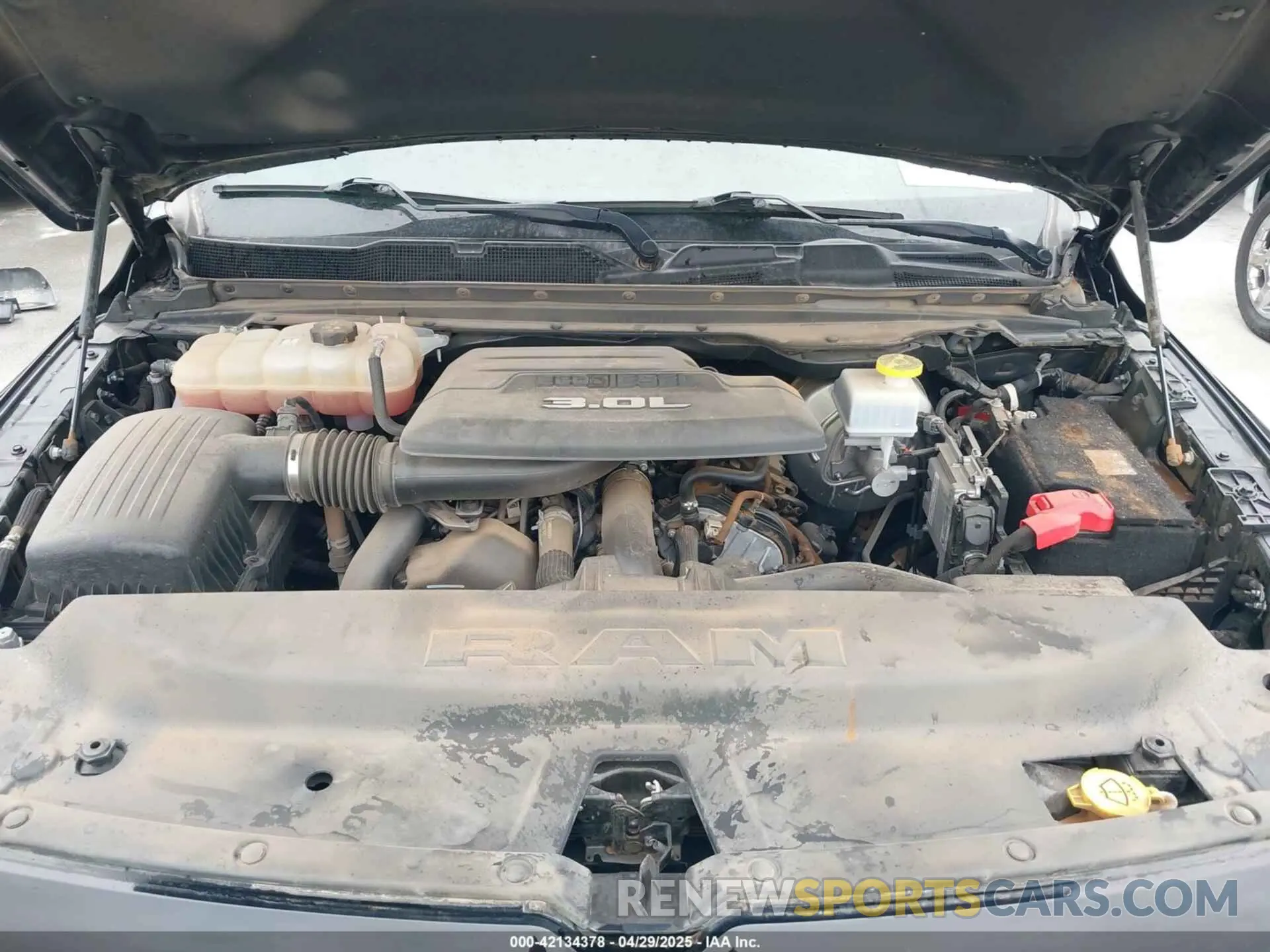 10 Photograph of a damaged car 1C6RREFM3MN835868 RAM 1500 2021