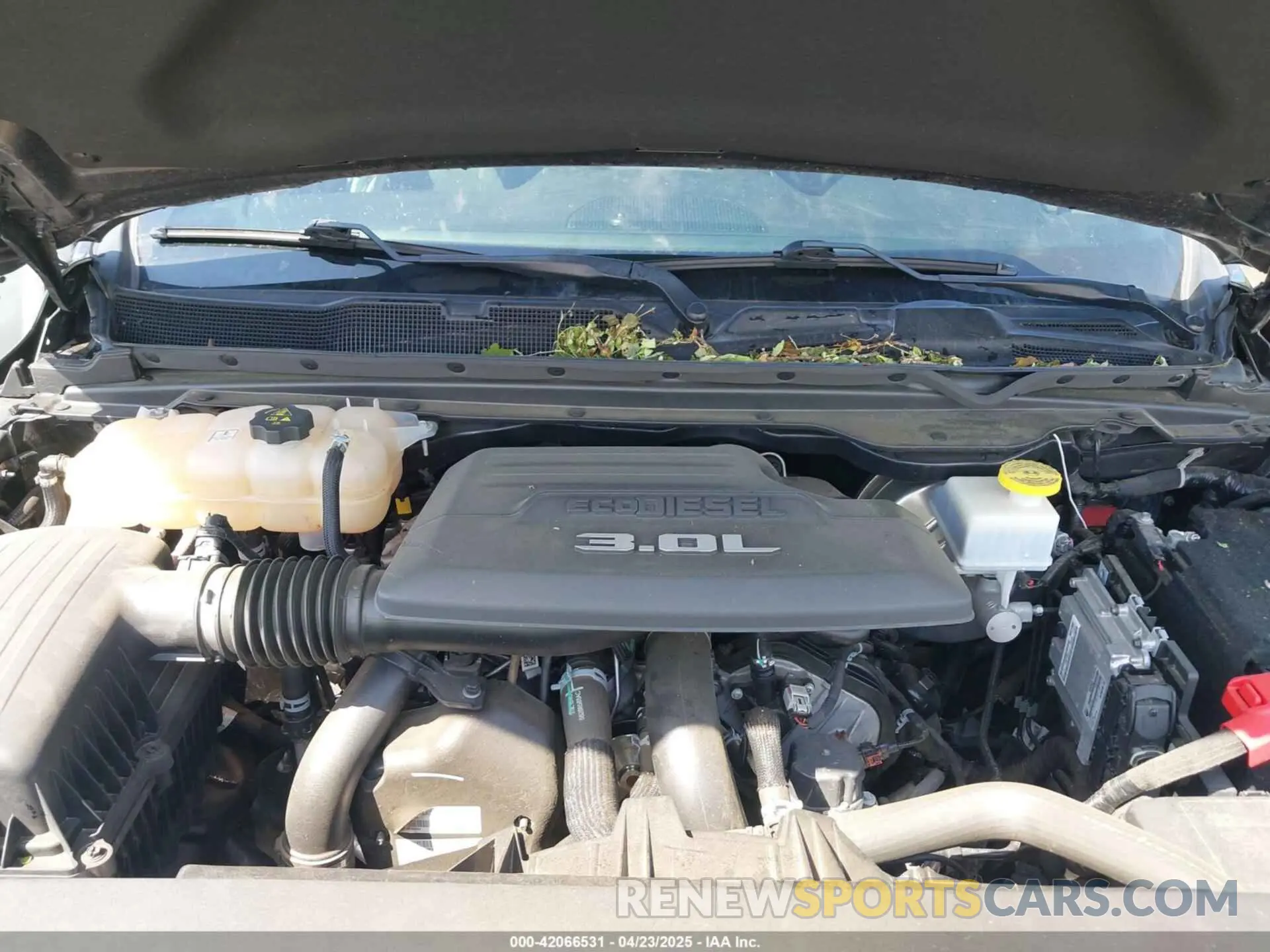 10 Photograph of a damaged car 1C6RREFM5MN813578 RAM 1500 2021