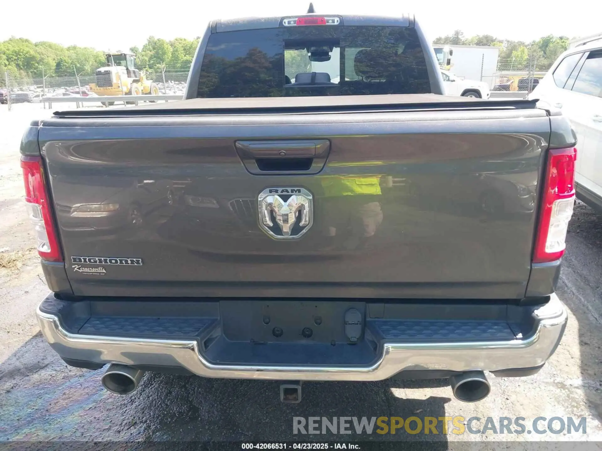 15 Photograph of a damaged car 1C6RREFM5MN813578 RAM 1500 2021