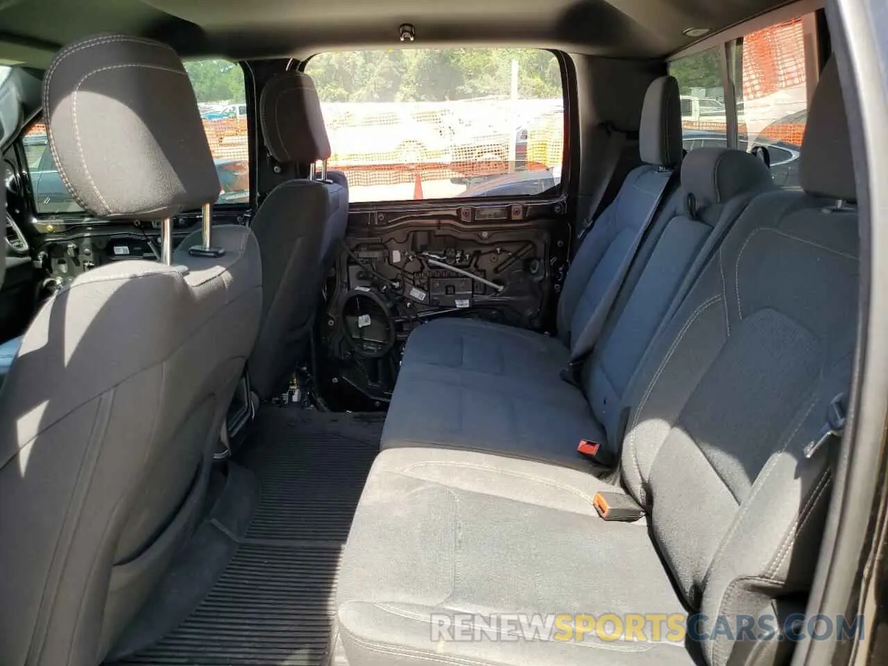 10 Photograph of a damaged car 1C6RREFM6MN814934 RAM 1500 2021