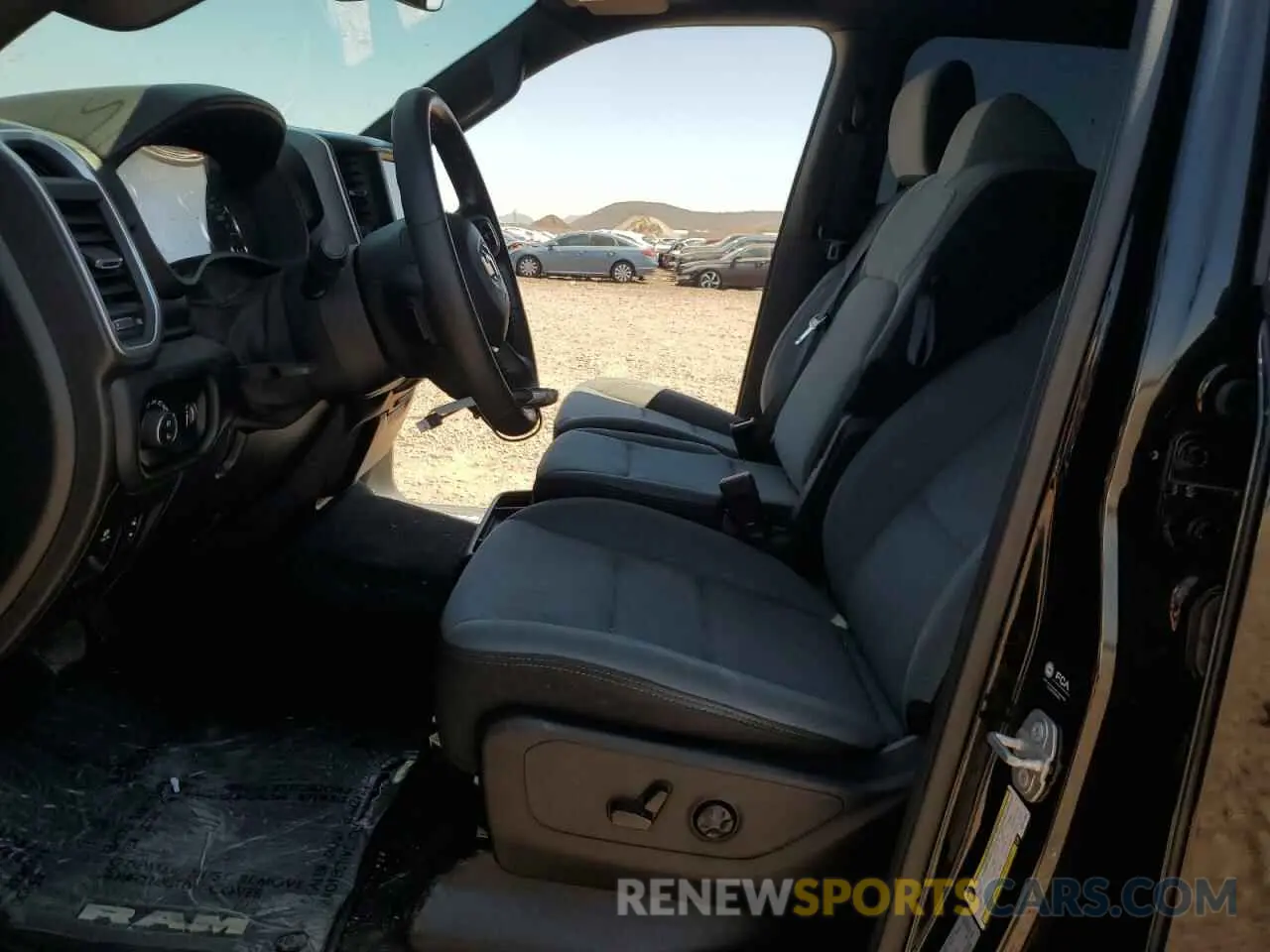 7 Photograph of a damaged car 1C6RREFM7MN712008 RAM 1500 2021