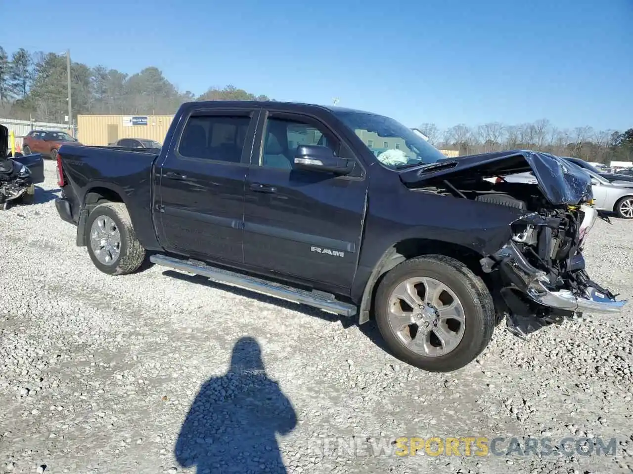 4 Photograph of a damaged car 1C6RREFT1MN543014 RAM 1500 2021