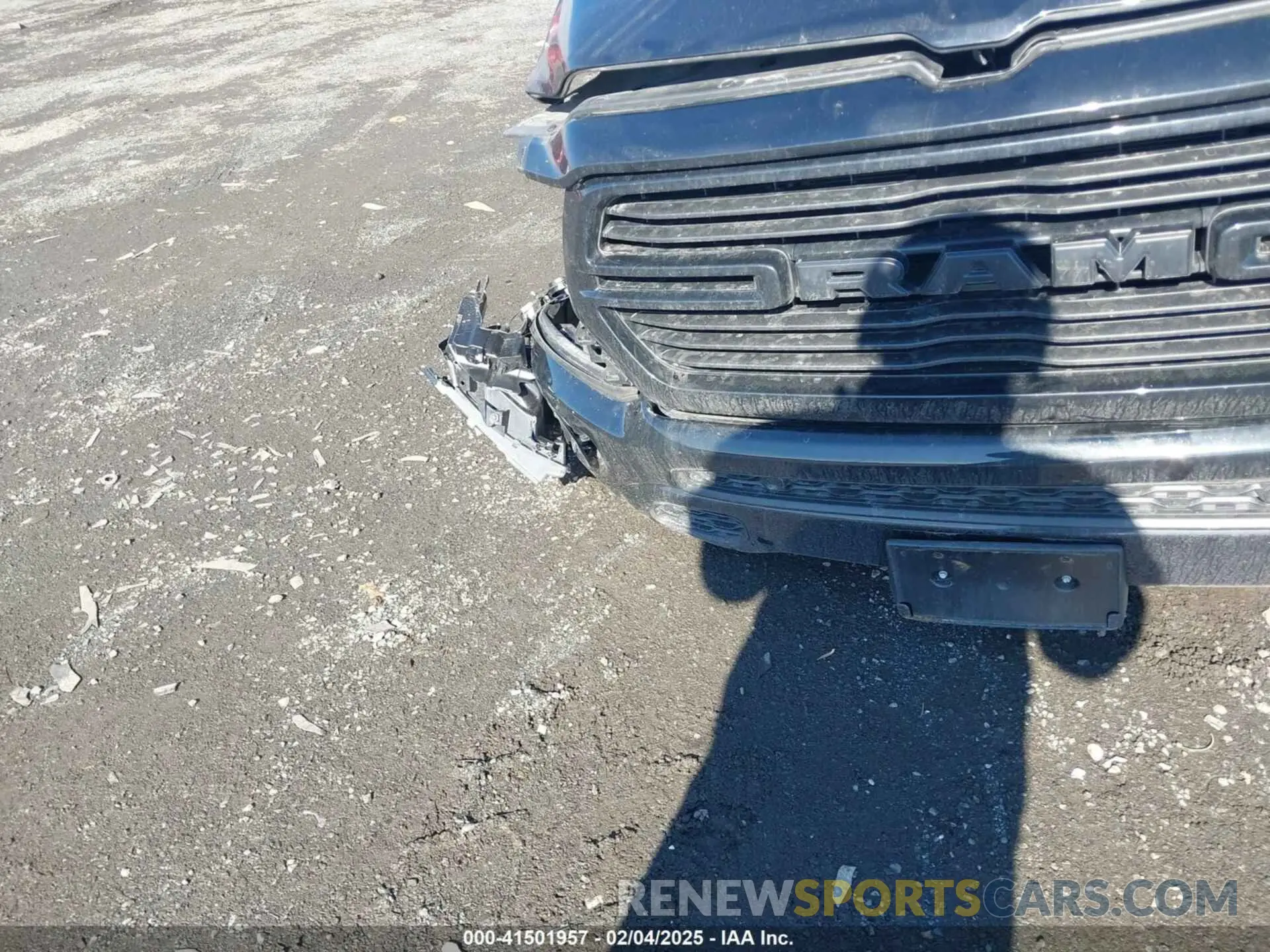 20 Photograph of a damaged car 1C6RREFT1MN690725 RAM 1500 2021