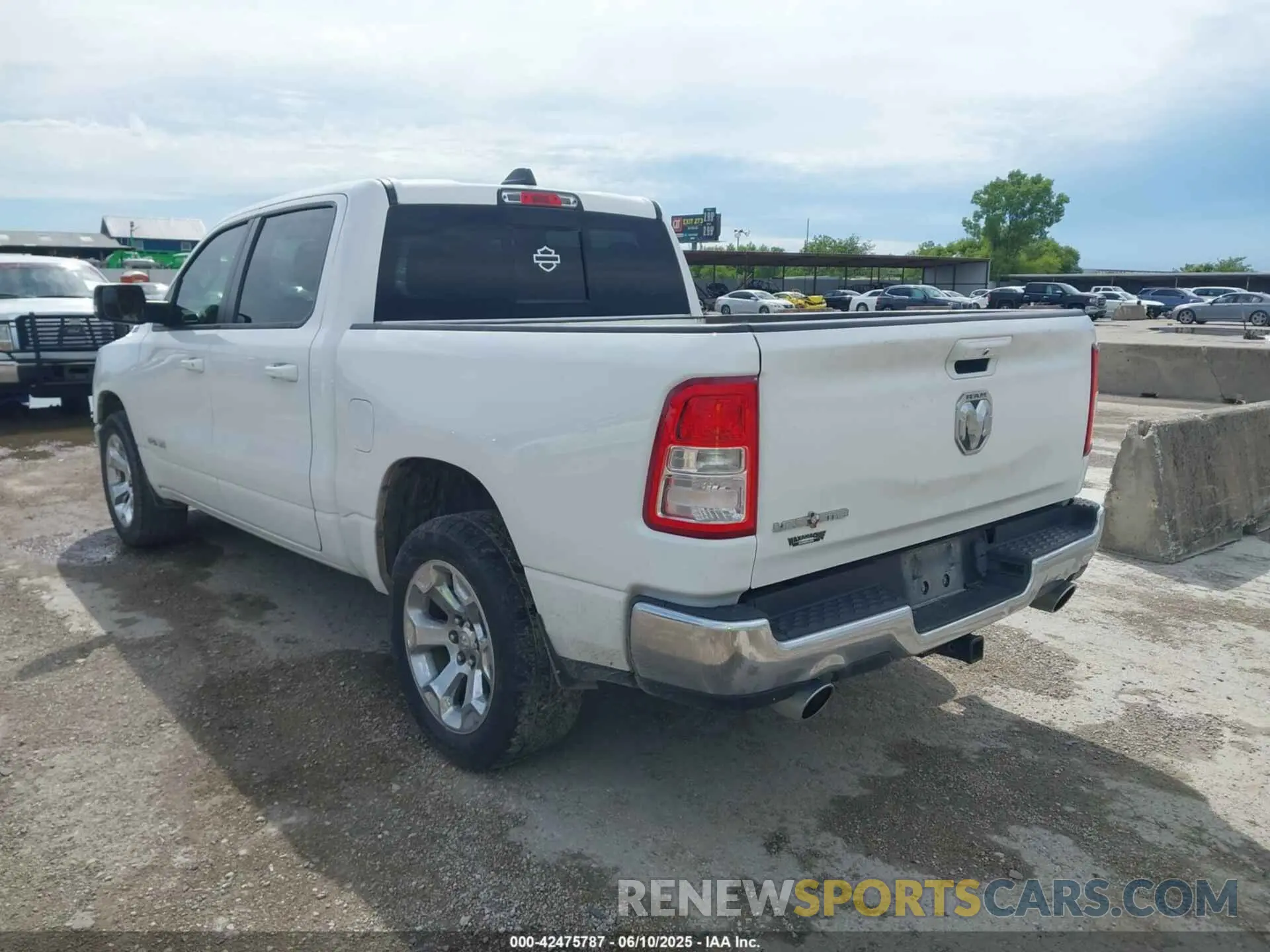 3 Photograph of a damaged car 1C6RREFT2MN502648 RAM 1500 2021