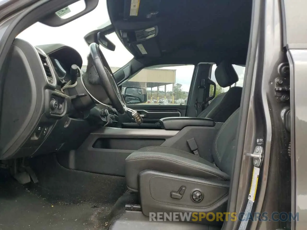 7 Photograph of a damaged car 1C6RREFT4MN543833 RAM 1500 2021