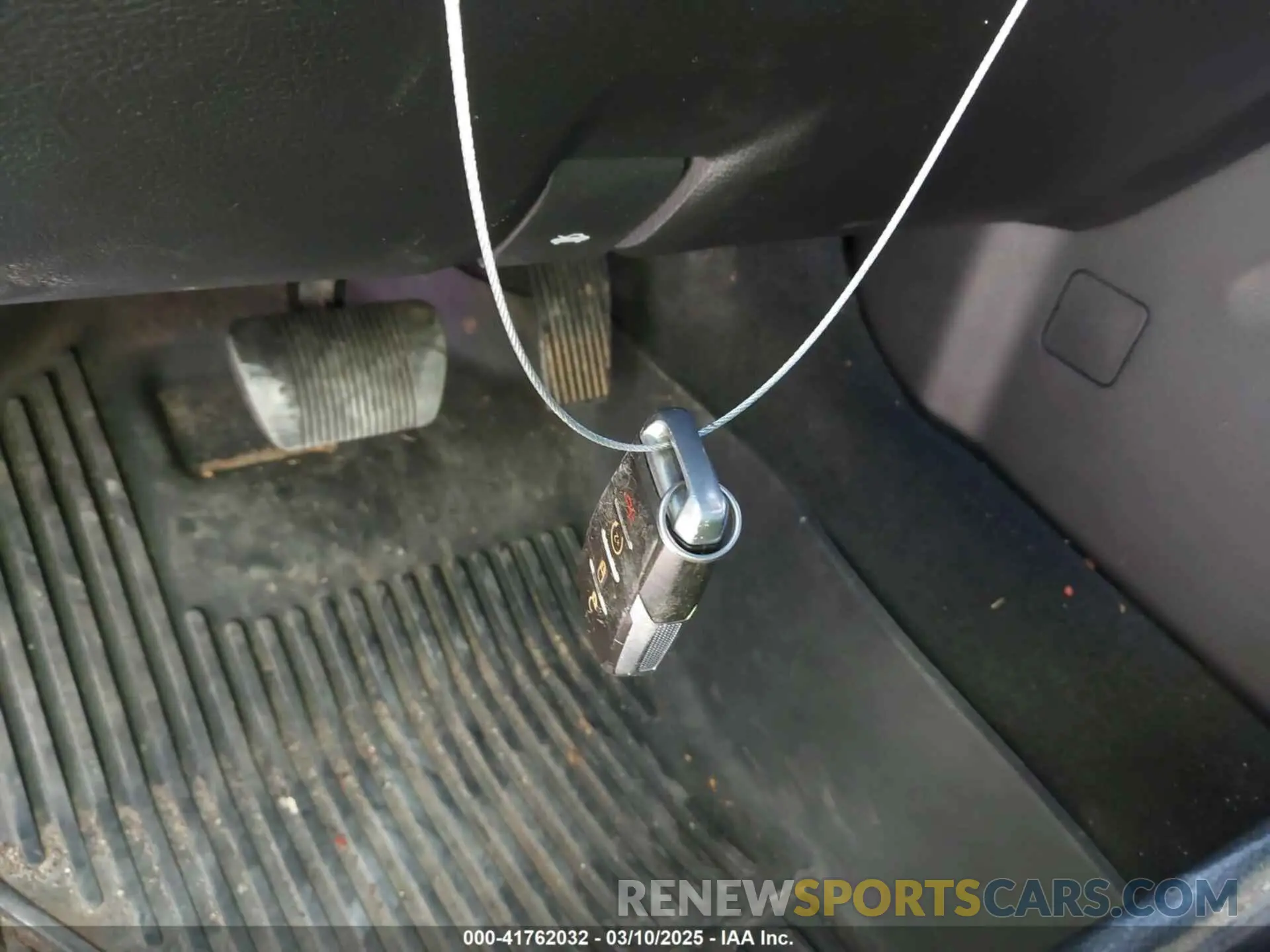 11 Photograph of a damaged car 1C6RREFT4MN708750 RAM 1500 2021