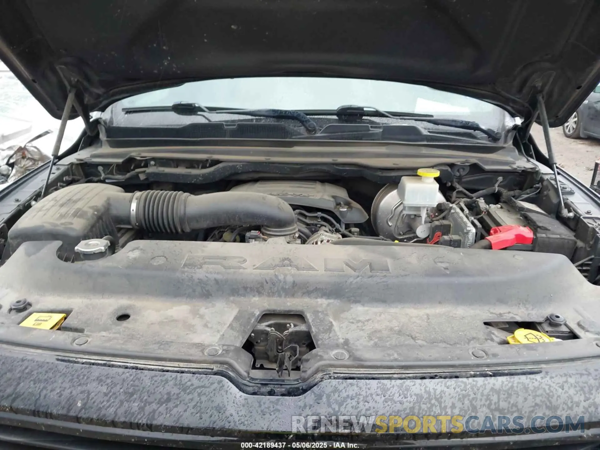 10 Photograph of a damaged car 1C6RREFT6MN709754 RAM 1500 2021