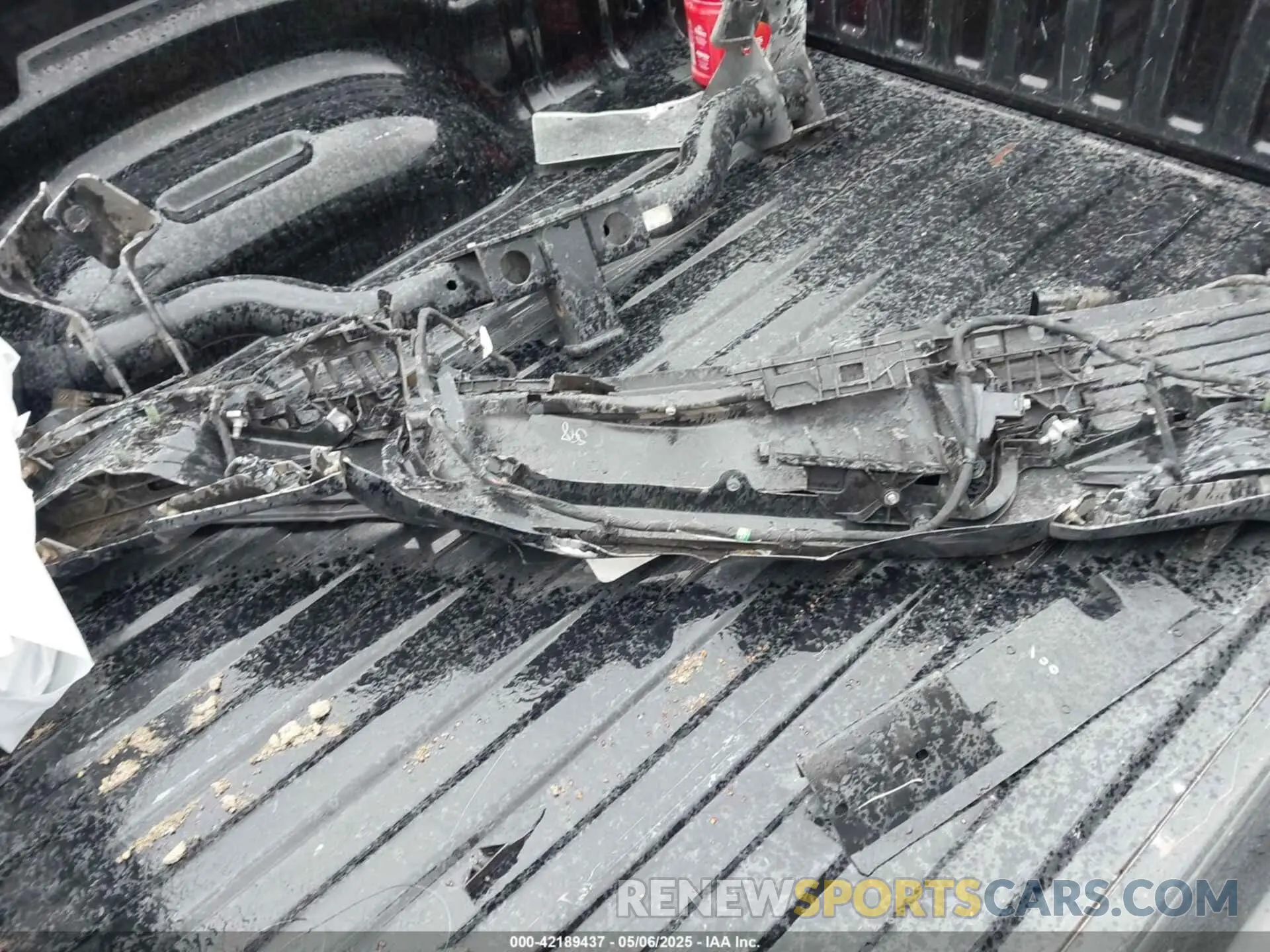 12 Photograph of a damaged car 1C6RREFT6MN709754 RAM 1500 2021