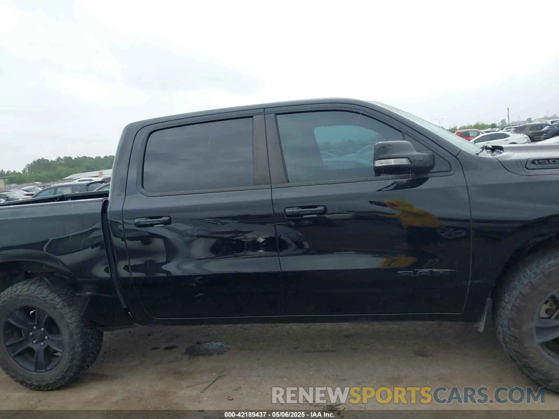 14 Photograph of a damaged car 1C6RREFT6MN709754 RAM 1500 2021