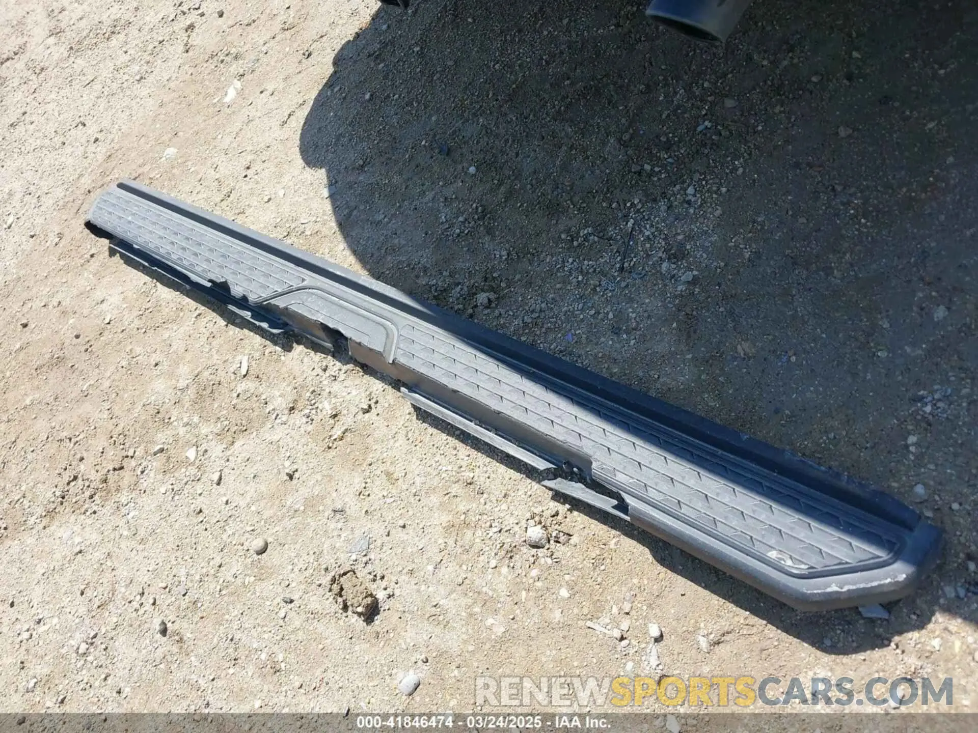 12 Photograph of a damaged car 1C6RREJT0MN502073 RAM 1500 2021
