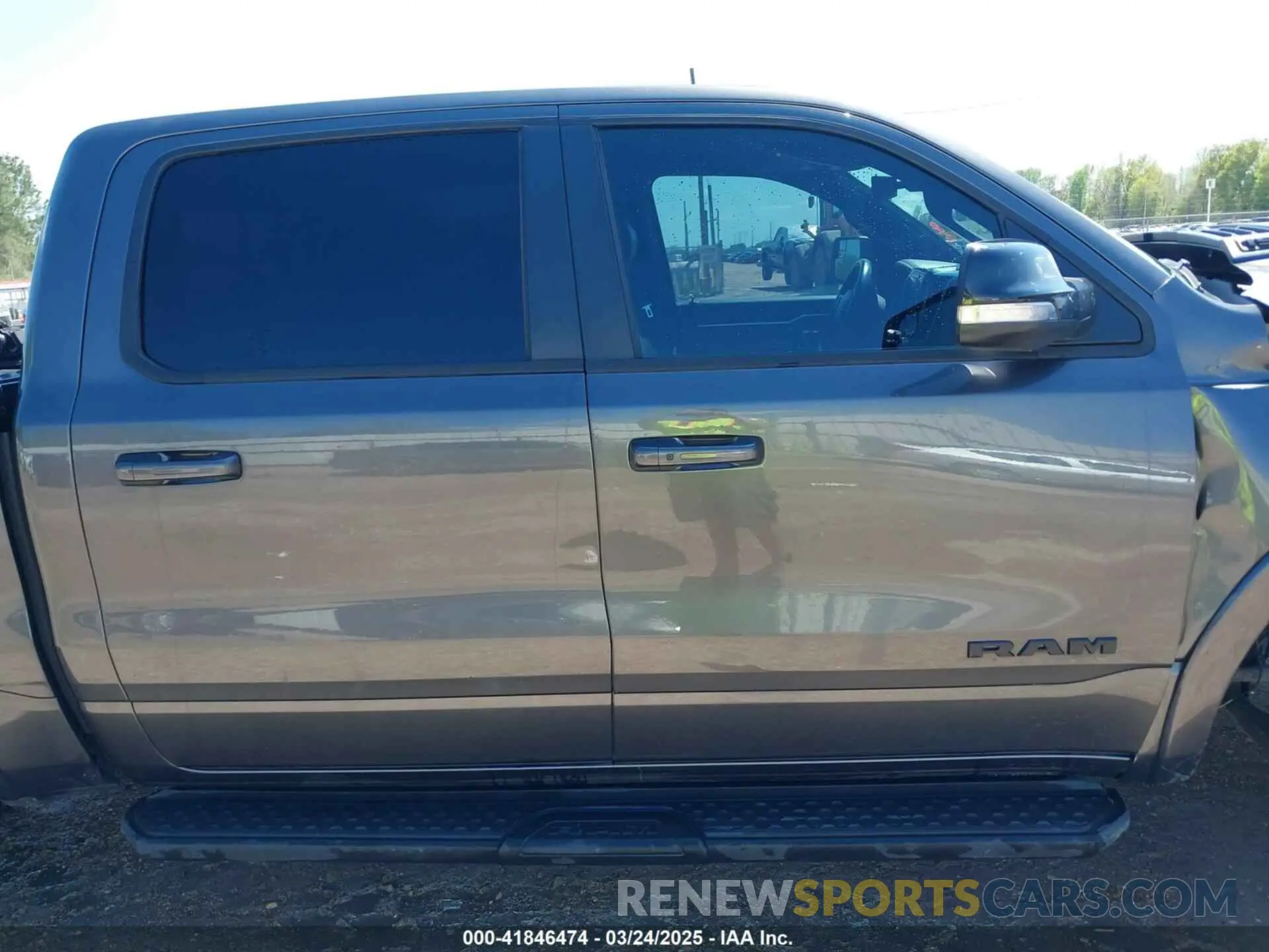 14 Photograph of a damaged car 1C6RREJT0MN502073 RAM 1500 2021