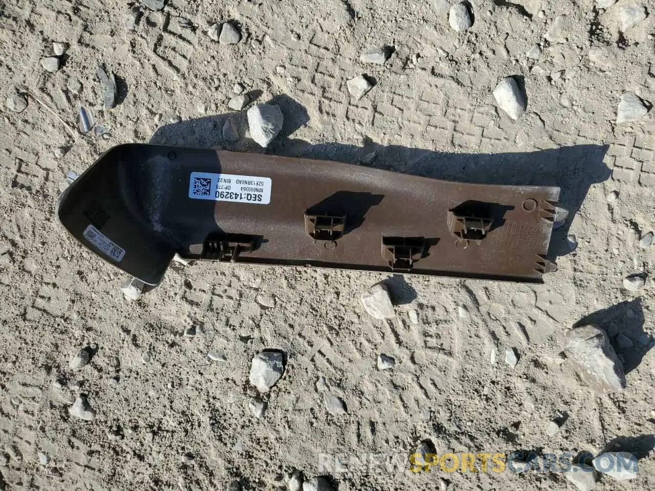 14 Photograph of a damaged car 1C6RREJT0MN660364 RAM 1500 2021