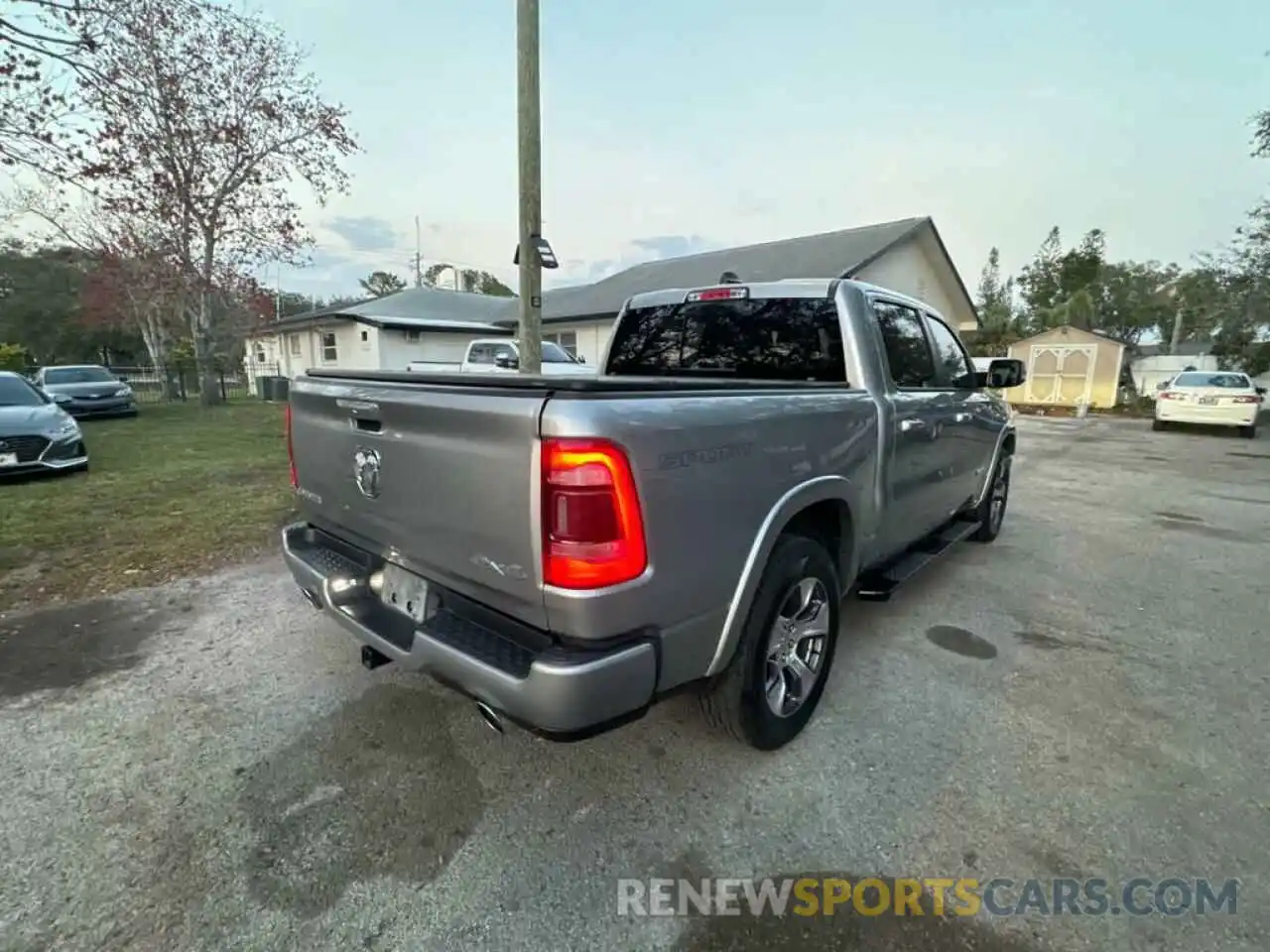 17 Photograph of a damaged car 1C6RREJT0MN712883 RAM 1500 2021