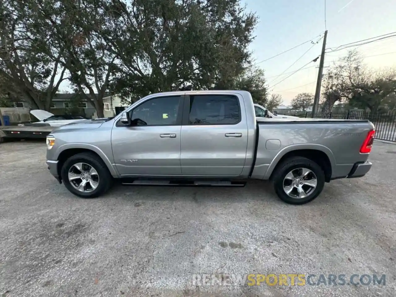 9 Photograph of a damaged car 1C6RREJT0MN712883 RAM 1500 2021