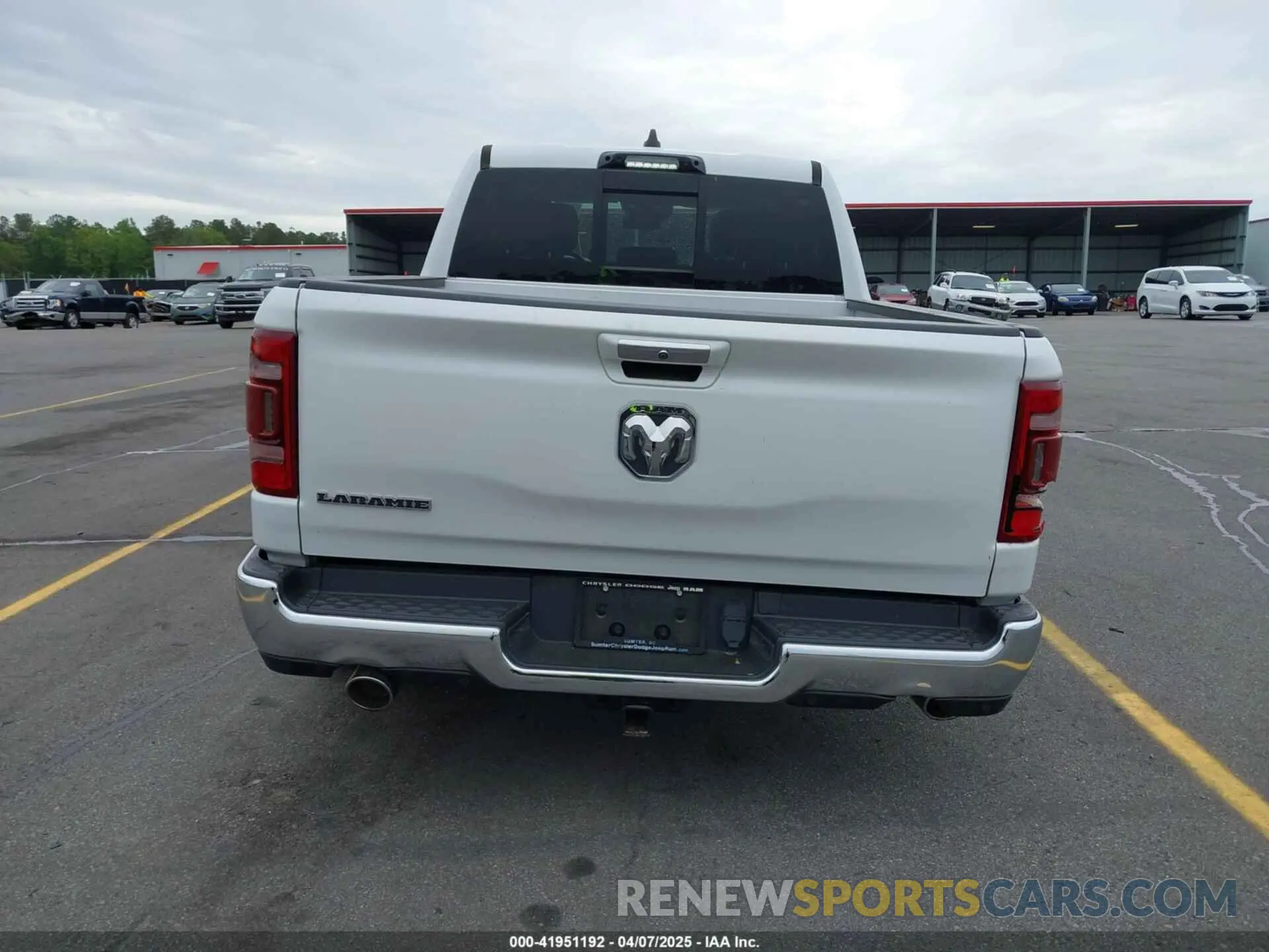 16 Photograph of a damaged car 1C6RREJT1MN709653 RAM 1500 2021