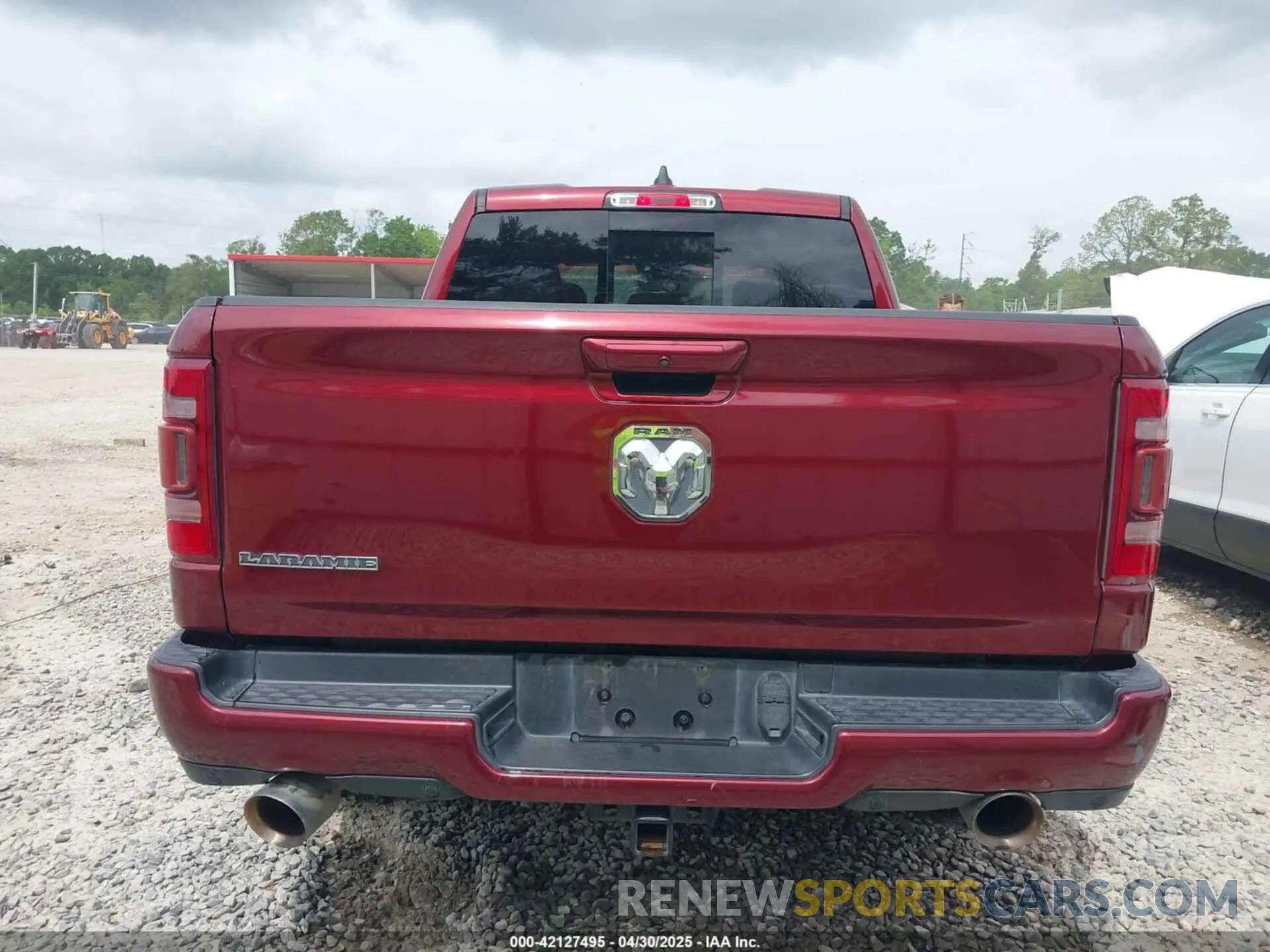 16 Photograph of a damaged car 1C6RREJT1MN767990 RAM 1500 2021