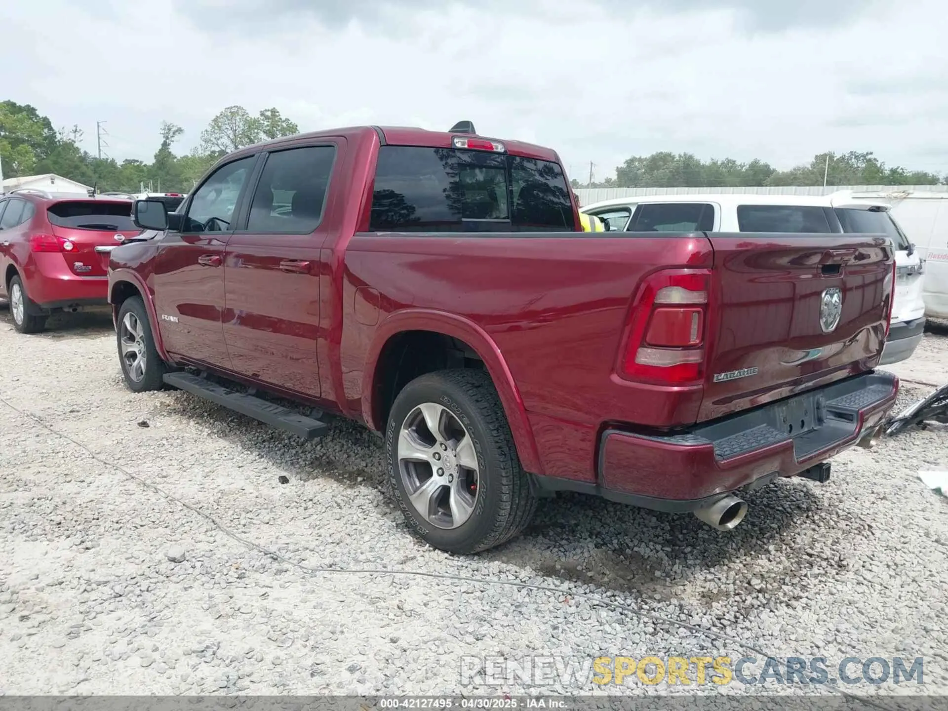 3 Photograph of a damaged car 1C6RREJT1MN767990 RAM 1500 2021